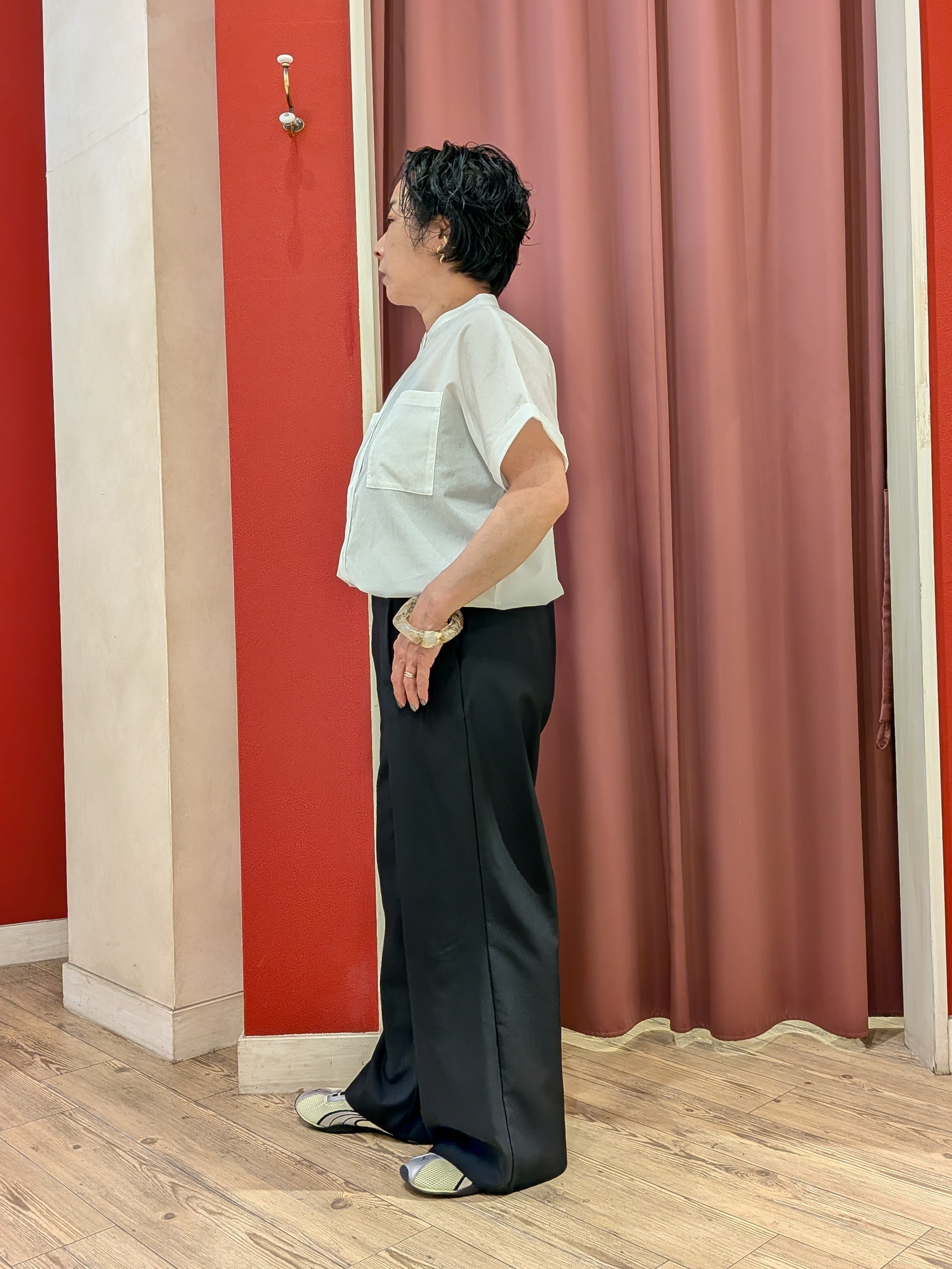 cameさんの「SHOO･LA･RUE｜【通気性〇/UV/S-LL】風が通り抜ける 半袖バンドカラーシアーシャツ」を使ったコーディネート