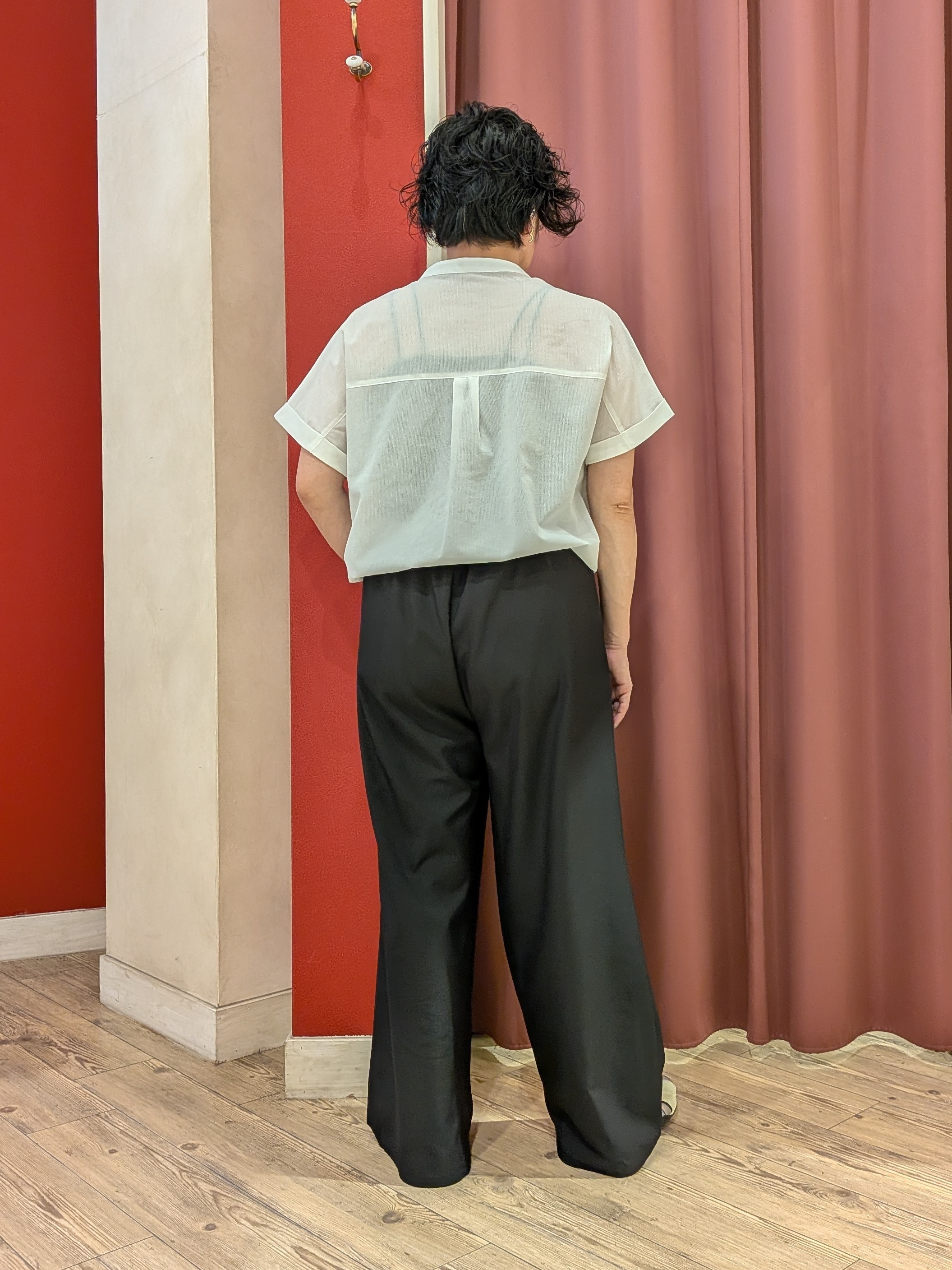cameさんの「SHOO･LA･RUE｜【通気性〇/UV/S-LL】風が通り抜ける 半袖バンドカラーシアーシャツ」を使ったコーディネート