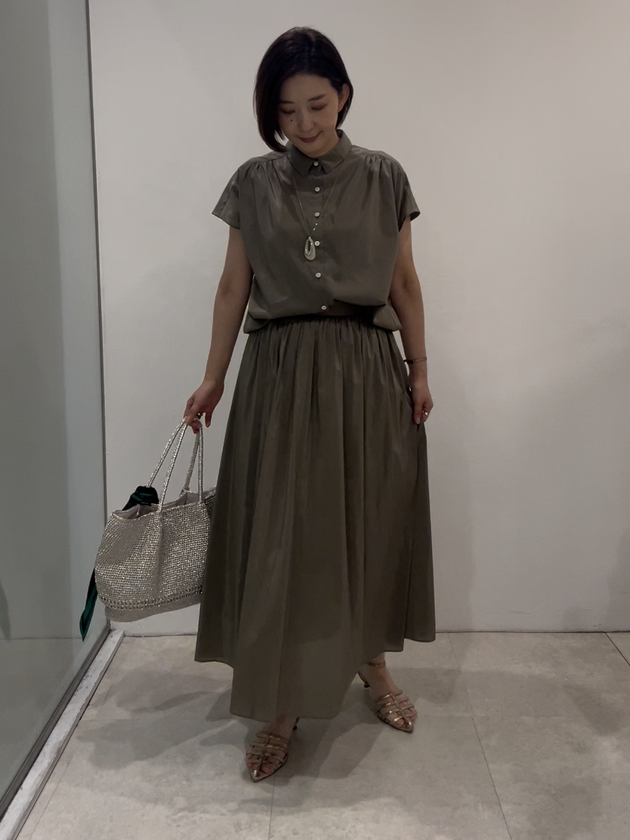 まどかさんの「UNTITLED｜【セットアップ可/軽量/清涼感】ローンギャザーブラウス」を使ったコーディネート