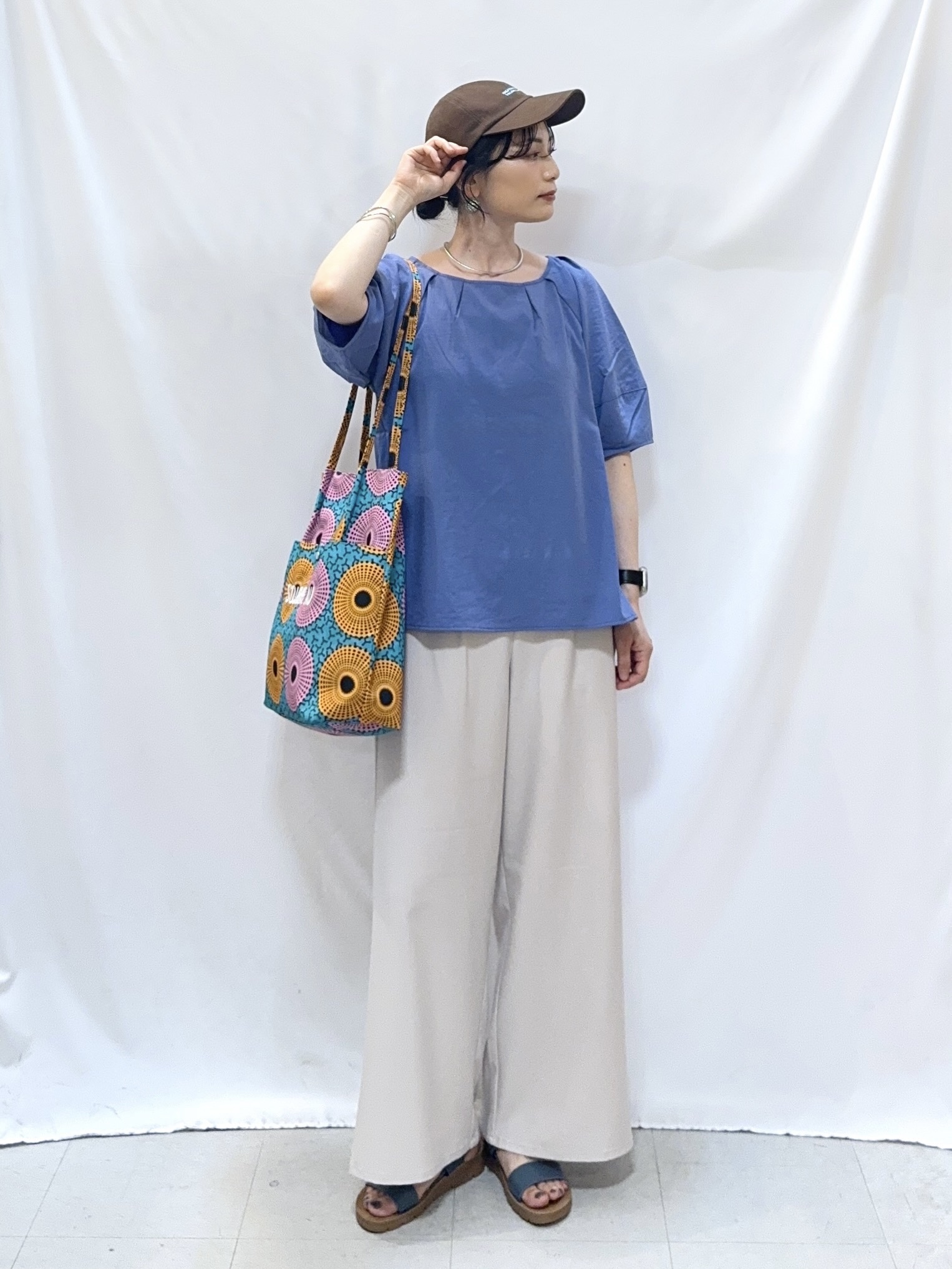 𝐇𝐢𝐫𝐨𝐦𝐢さんの「SHOO･LA･RUE｜【S-LL/洗濯機可/セットアップ可】軽凛(かろりん) タックブラウス」を使ったコーディネート