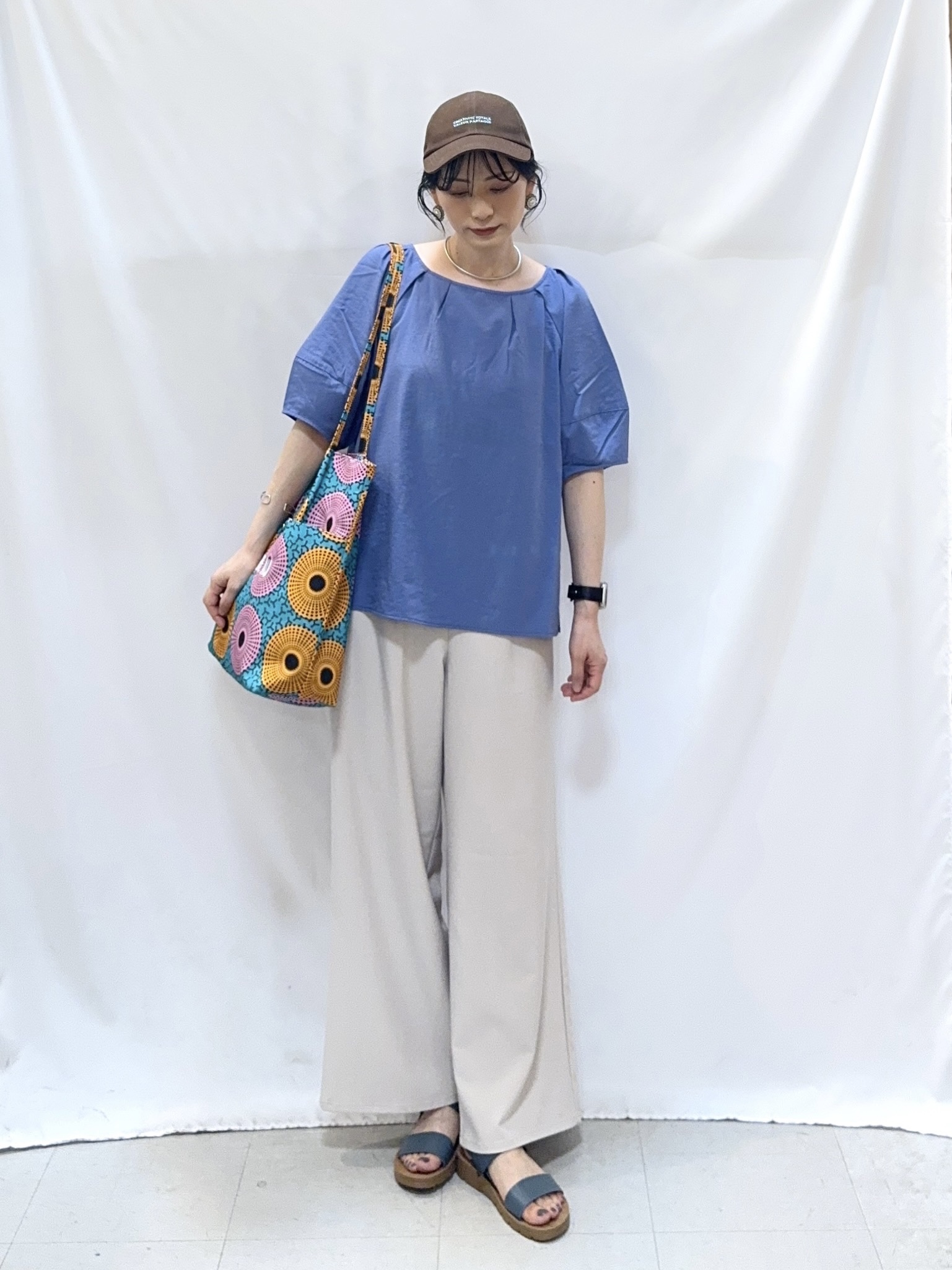 𝐇𝐢𝐫𝐨𝐦𝐢さんの「SHOO･LA･RUE｜【S-LL/洗濯機可/セットアップ可】軽凛(かろりん) タックブラウス」を使ったコーディネート