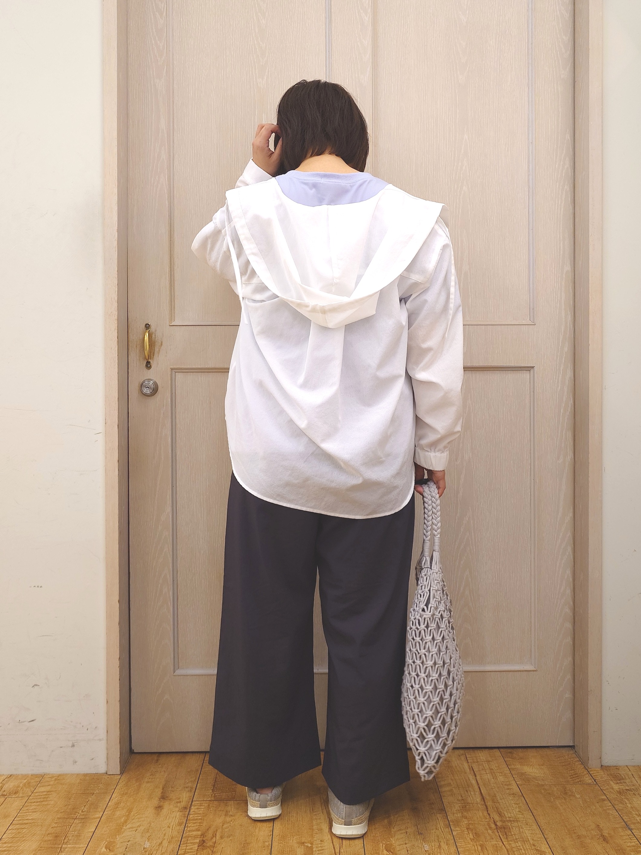 とろろさんの「SHOO･LA･RUE｜【通気性〇/洗濯機可/S-LL】UVカット機能付き ライトな着心地シャツパーカ」を使ったコーディネート