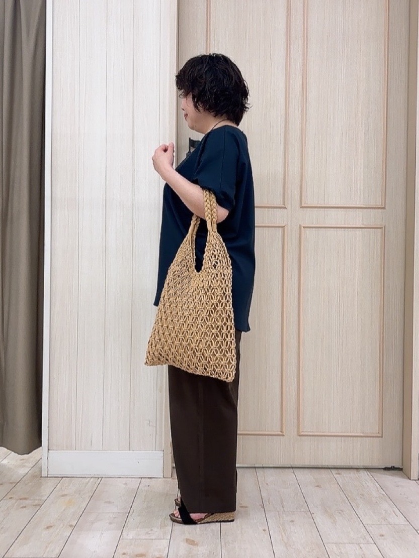 えりっこさんの「SHOO･LA･RUE｜【洗濯後しわになりにくい】インせず着られる さらっとタッチのドルマンブラウス」を使ったコーディネート