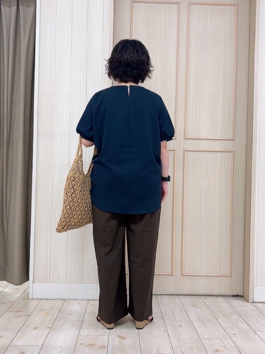 えりっこさんの「SHOO･LA･RUE｜【洗濯後しわになりにくい】インせず着られる さらっとタッチのドルマンブラウス」を使ったコーディネート