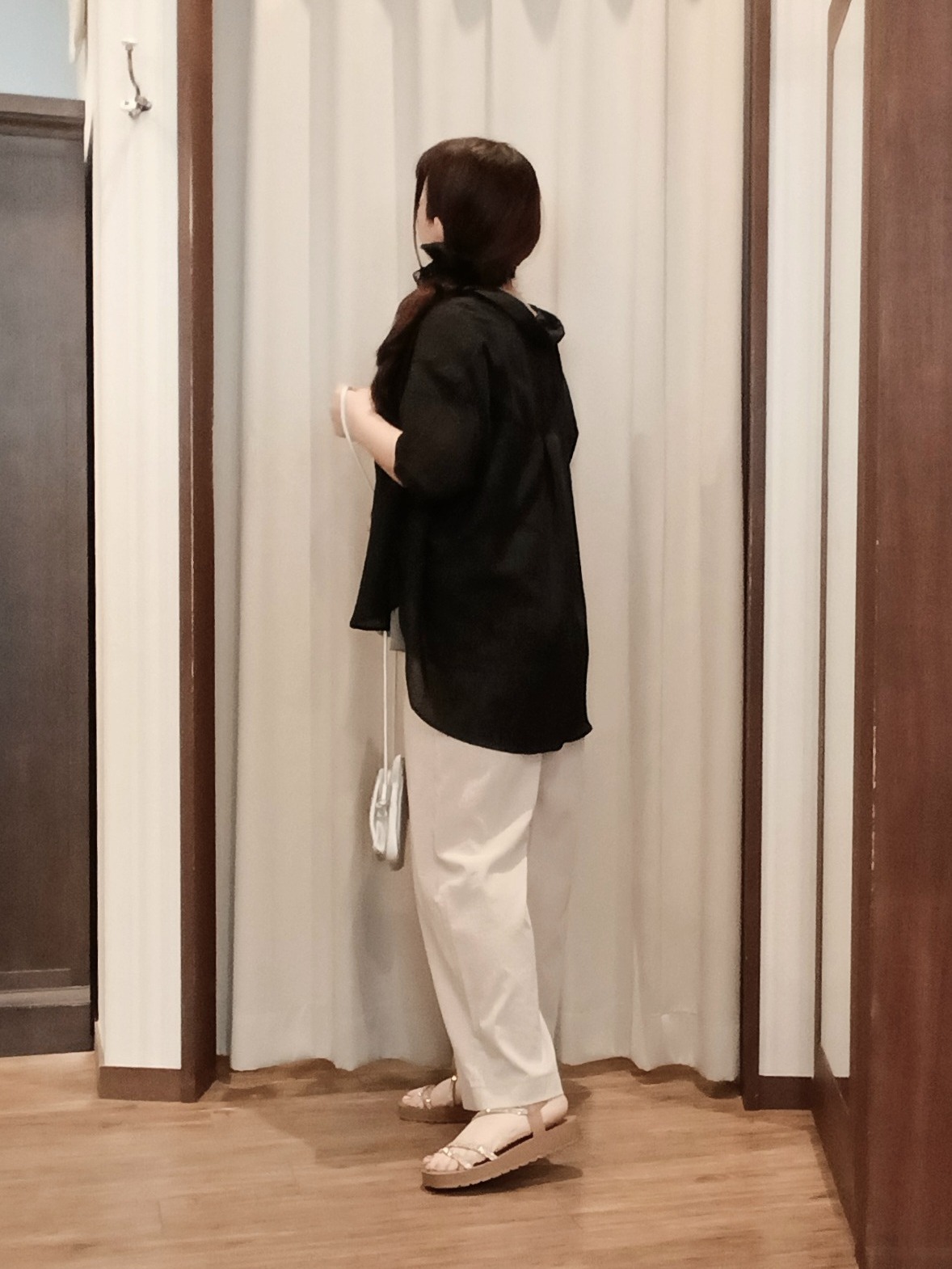みーあさんの「SHOO･LA･RUE｜【体型カバー】1枚でインせず決まる きらきらビスチェ風Tシャツ」を使ったコーディネート
