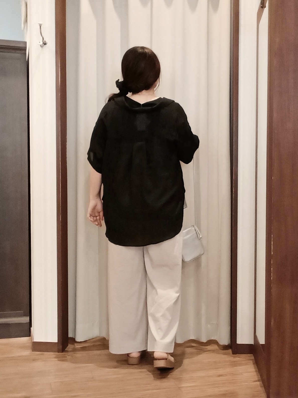みーあさんの「SHOO･LA･RUE｜【体型カバー】1枚でインせず決まる きらきらビスチェ風Tシャツ」を使ったコーディネート