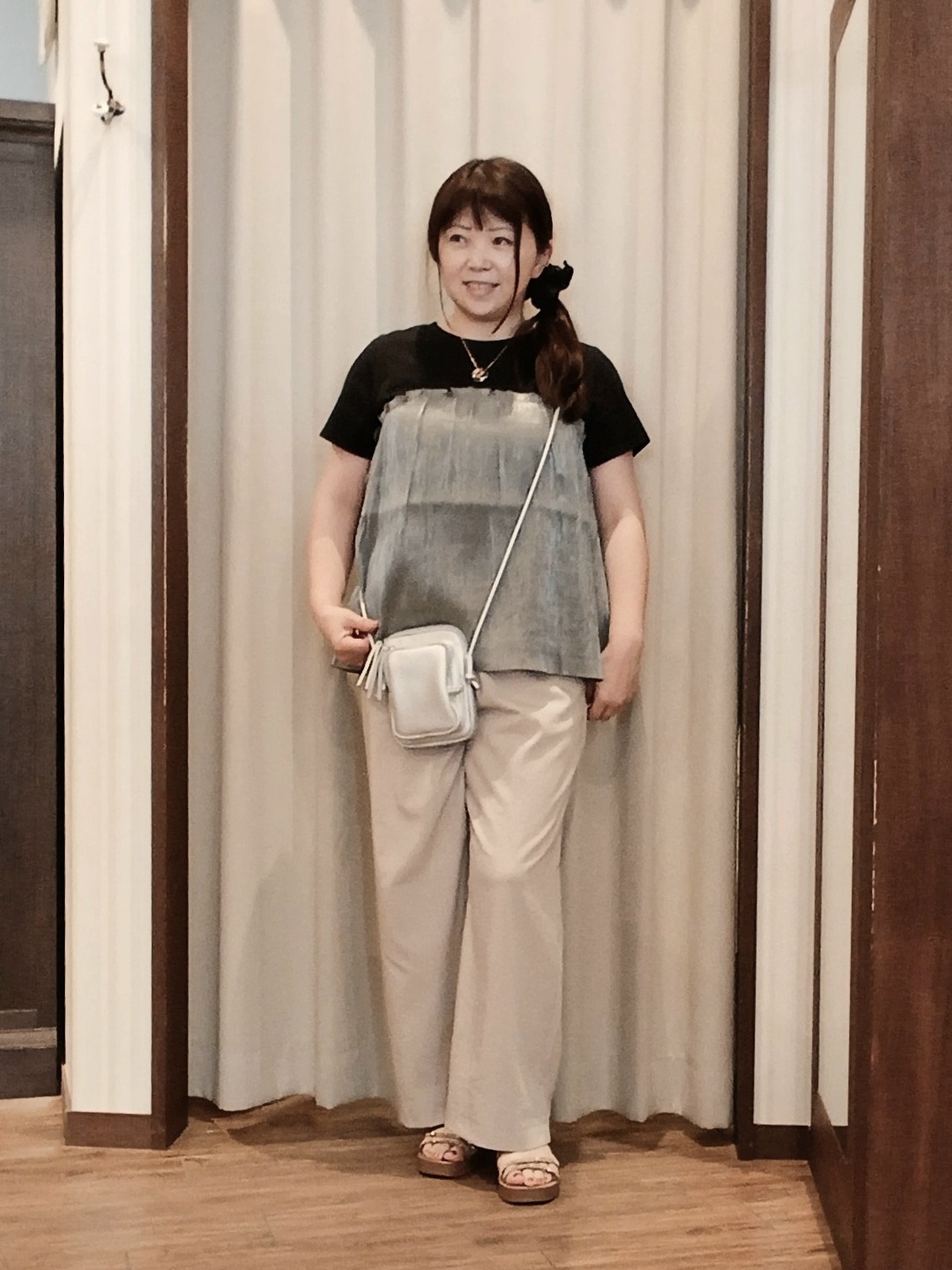 みーあさんの「SHOO･LA･RUE｜【体型カバー】1枚でインせず決まる きらきらビスチェ風Tシャツ」を使ったコーディネート