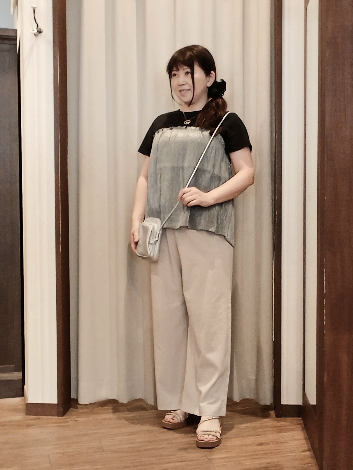 みーあさんの「SHOO･LA･RUE｜【体型カバー】1枚でインせず決まる きらきらビスチェ風Tシャツ」を使ったコーディネート