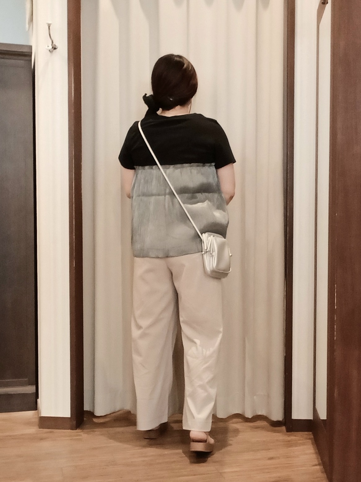 みーあさんの「SHOO･LA･RUE｜【体型カバー】1枚でインせず決まる きらきらビスチェ風Tシャツ」を使ったコーディネート