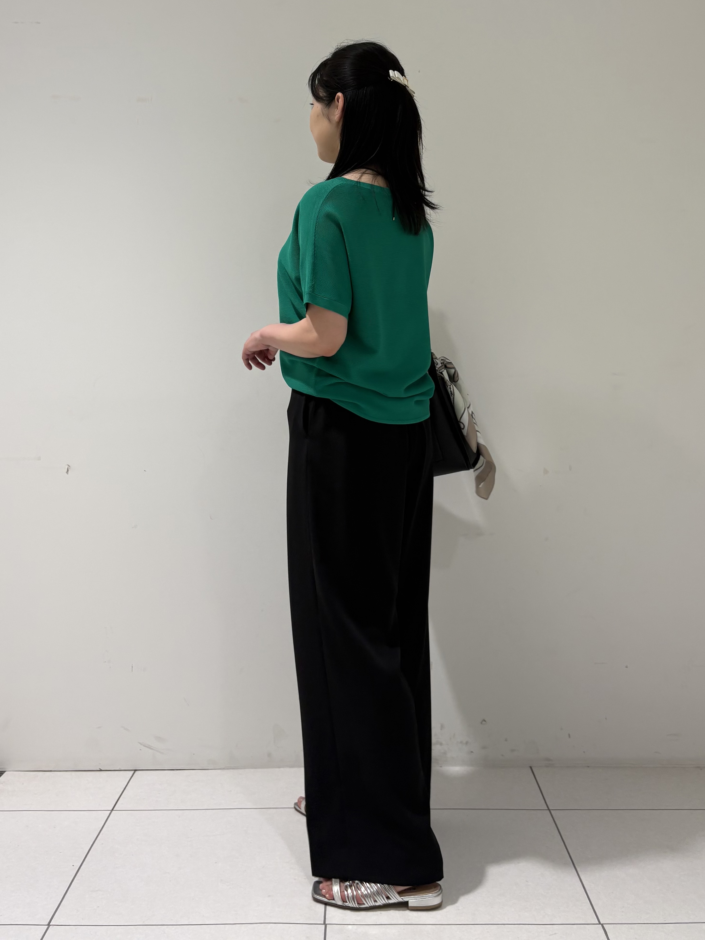 momokoさんの「INDIVI｜【洗える】ガーター編みVネックニットT」を使ったコーディネート