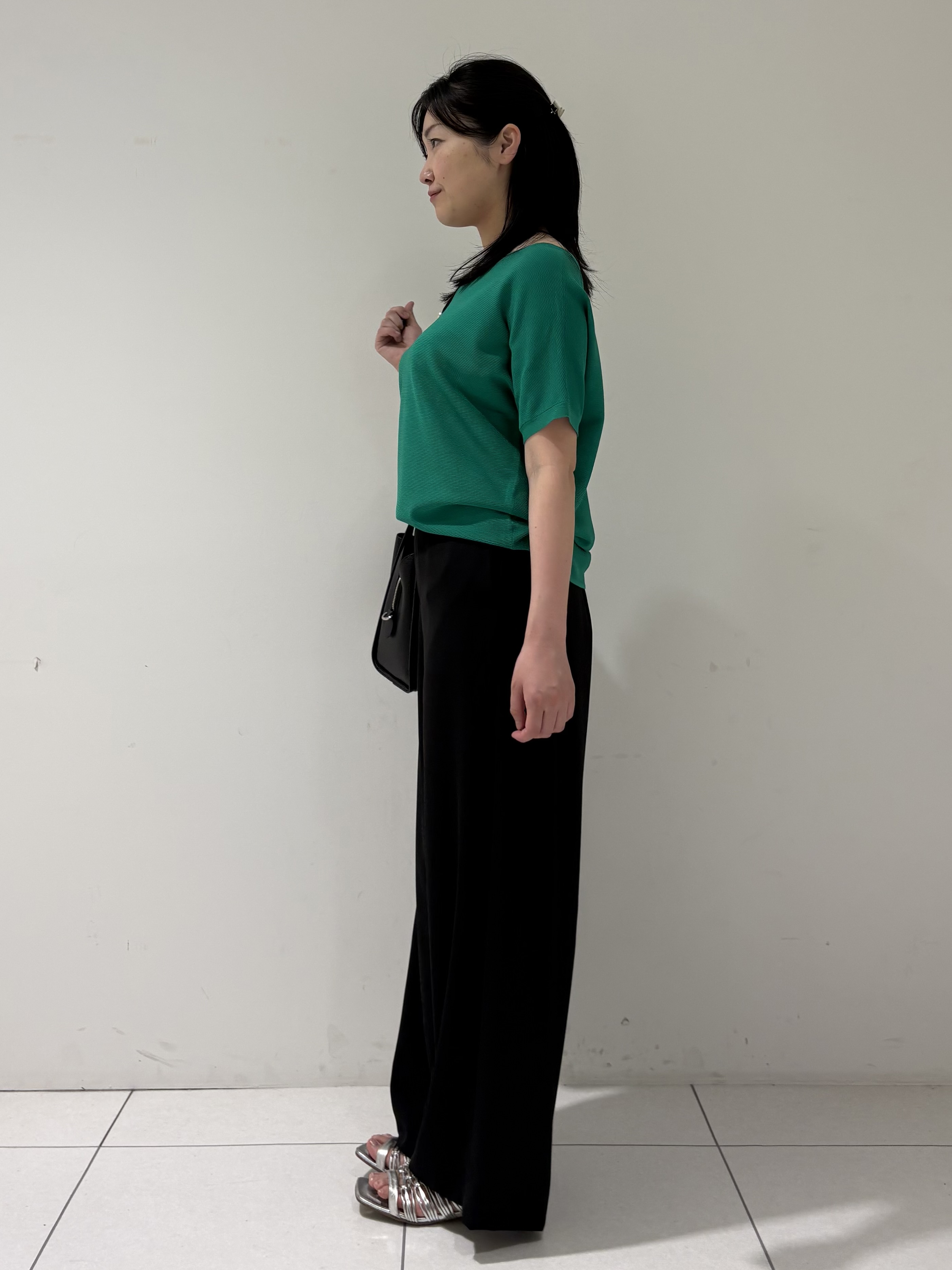 momokoさんの「INDIVI｜【洗える】ガーター編みVネックニットT」を使ったコーディネート