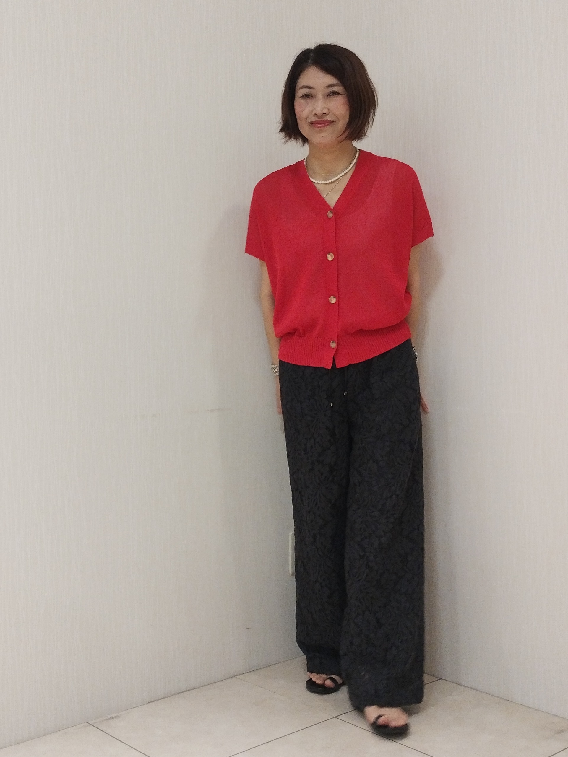 u&minus;macoさんの「UNTITLED｜【洗える/清涼感】ドライタッチスリーブレスカーディガン」を使ったコーディネート