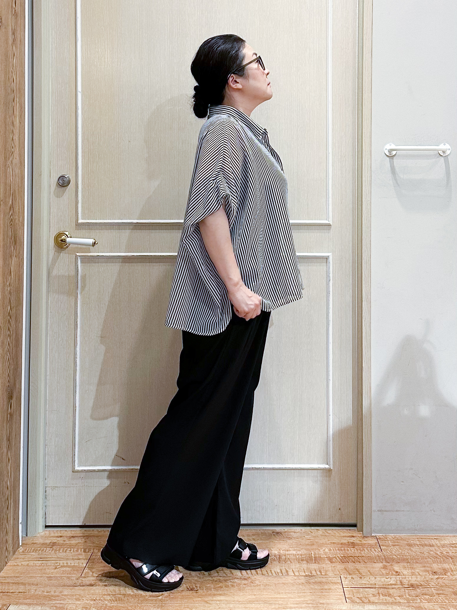 umeさんの「SHOO･LA･RUE｜【洗濯機可/体型カバー】羽織るだけで雰囲気変わる 柄アソート ポンチョ風シアーシャツ」を使ったコーディネート