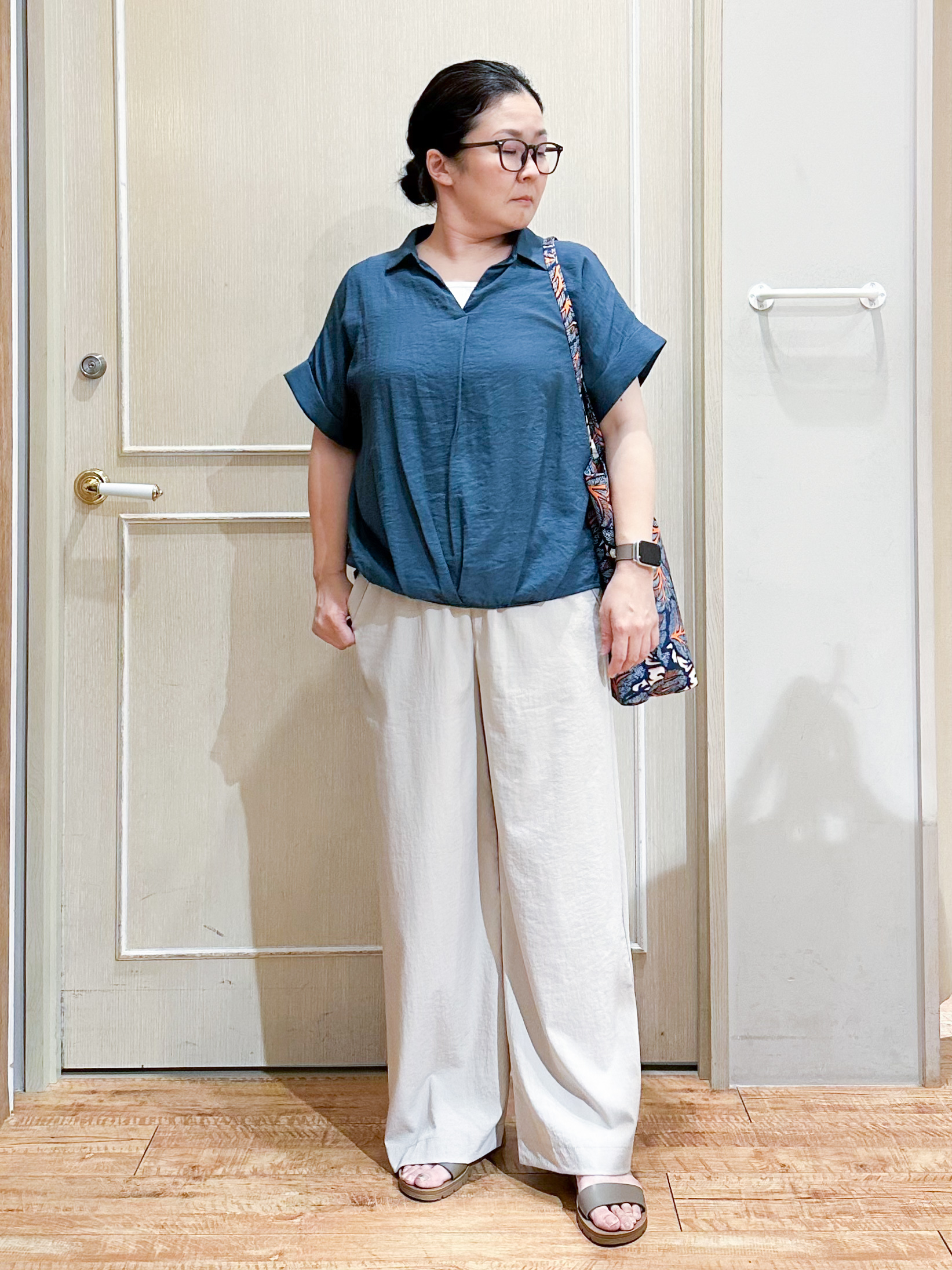 umeさんの「SHOO･LA･RUE｜【S-LL/洗濯機可】インせず着られる 裾タック スキッパーシャツ」を使ったコーディネート