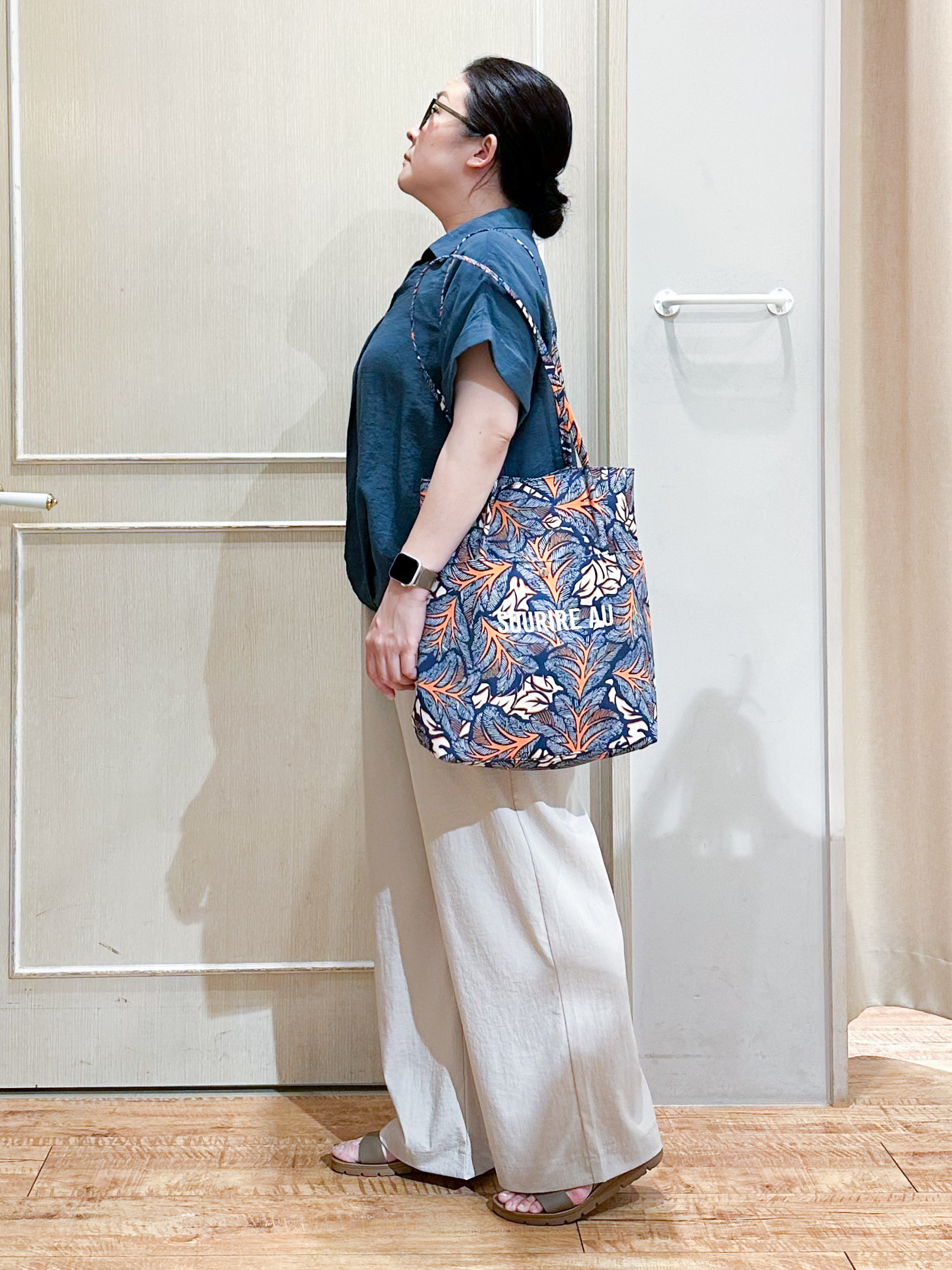 umeさんの「SHOO･LA･RUE｜【S-LL/洗濯機可】インせず着られる 裾タック スキッパーシャツ」を使ったコーディネート