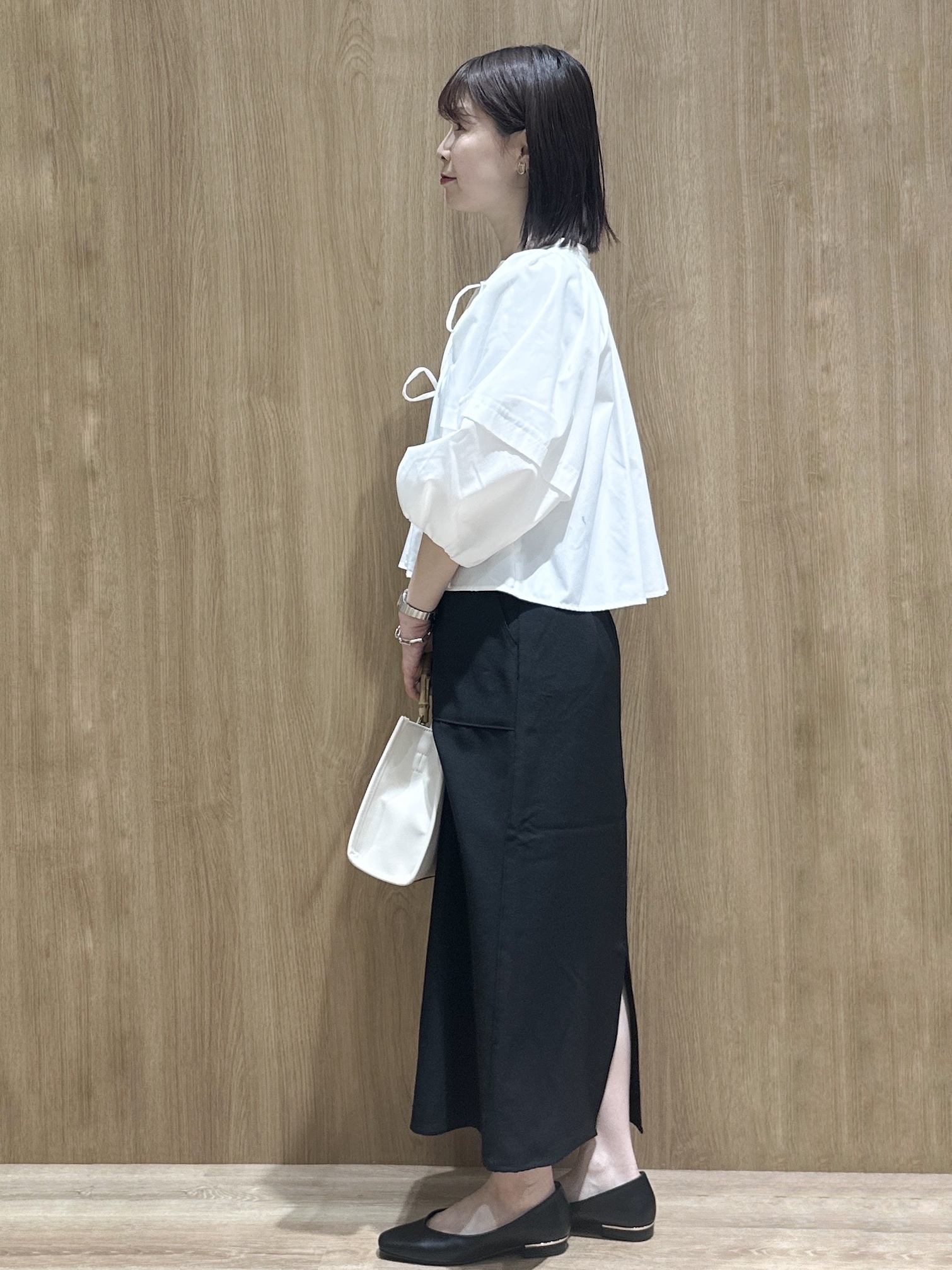 tomokoさんの「OPAQUE.CLIP｜ボリュームスリーブ前リボンブラウス【洗濯機OK】」を使ったコーディネート