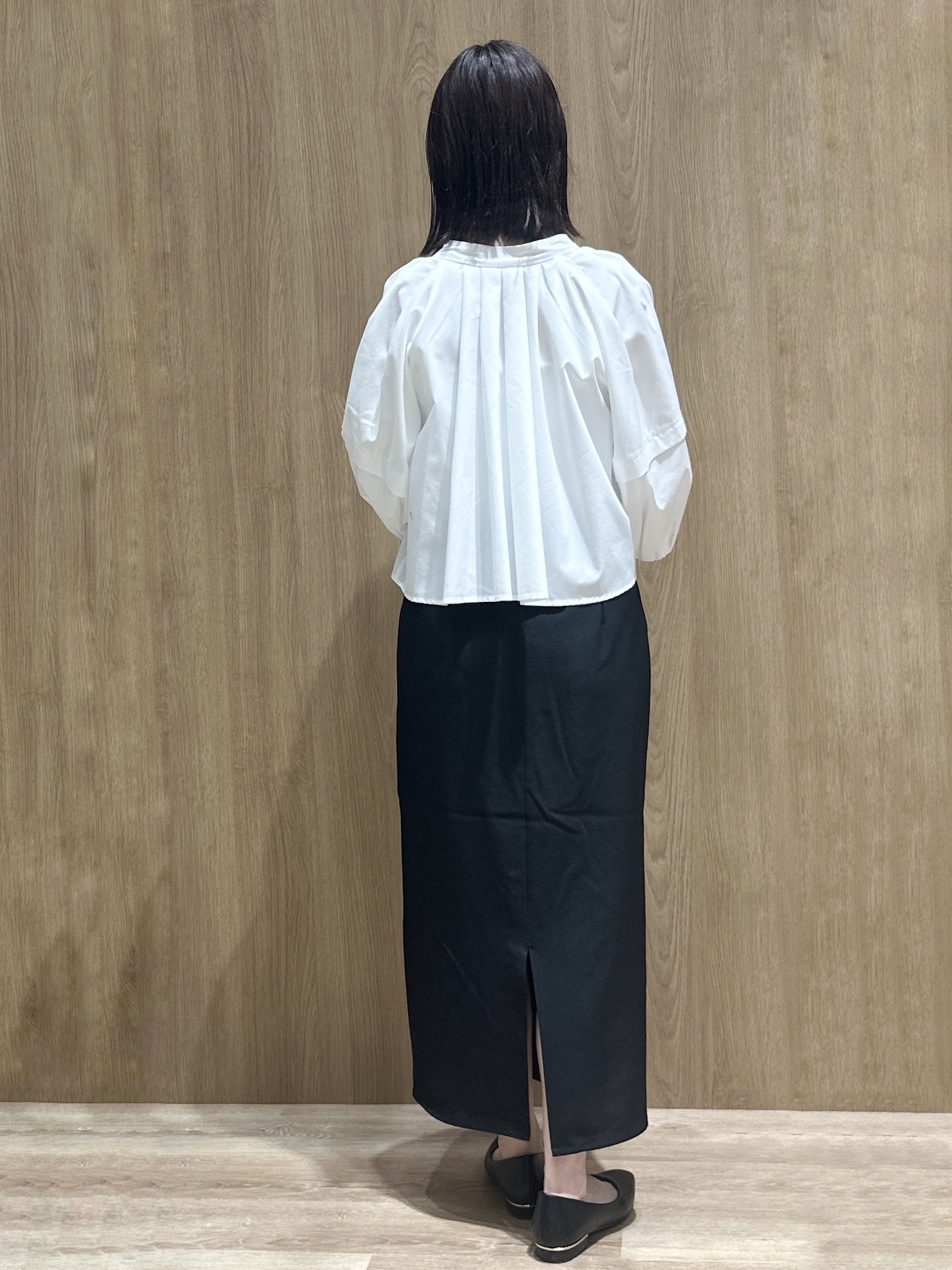 tomokoさんの「OPAQUE.CLIP｜ボリュームスリーブ前リボンブラウス【洗濯機OK】」を使ったコーディネート