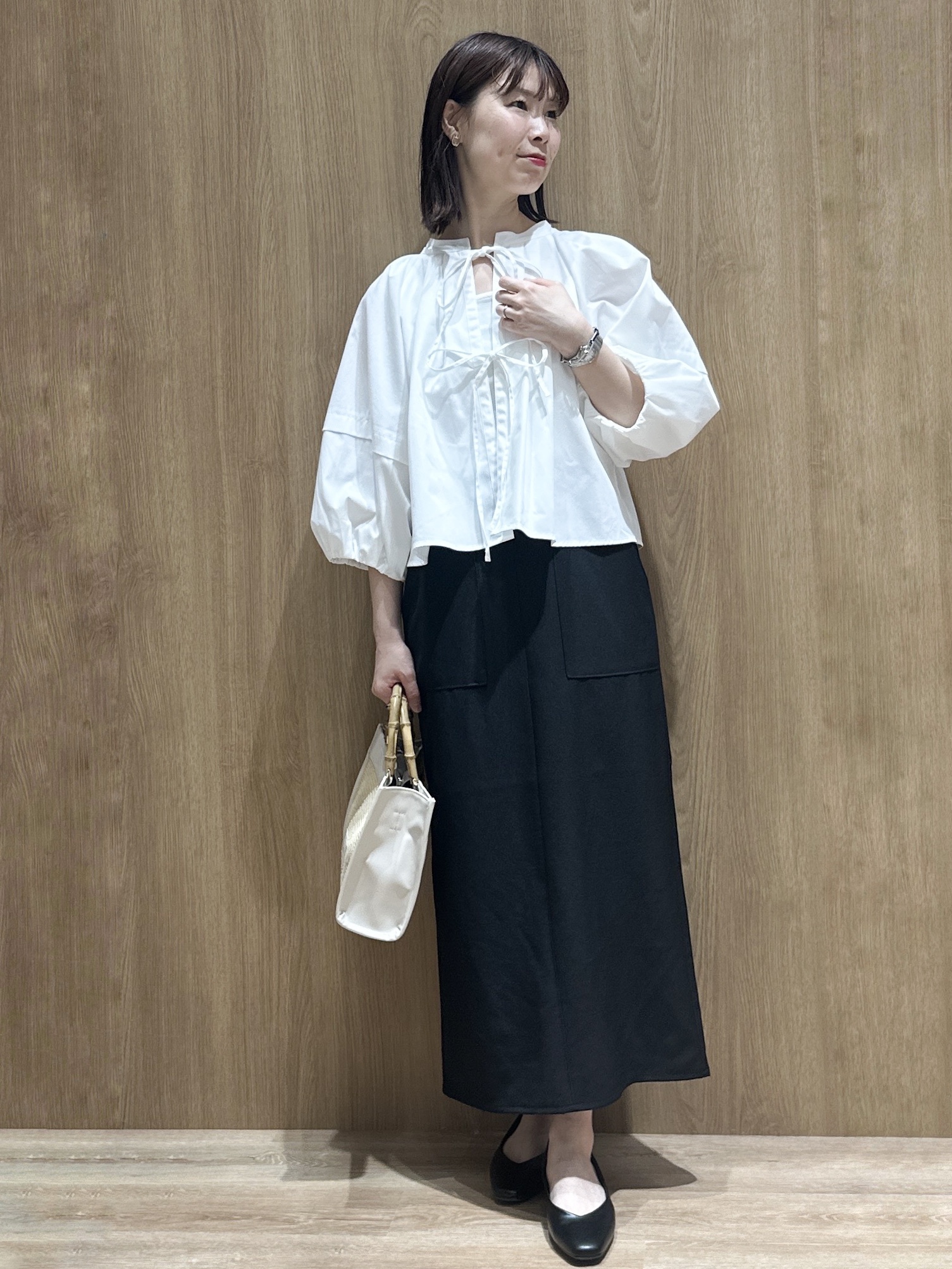 tomokoさんの「OPAQUE.CLIP｜ボリュームスリーブ前リボンブラウス【洗濯機OK】」を使ったコーディネート