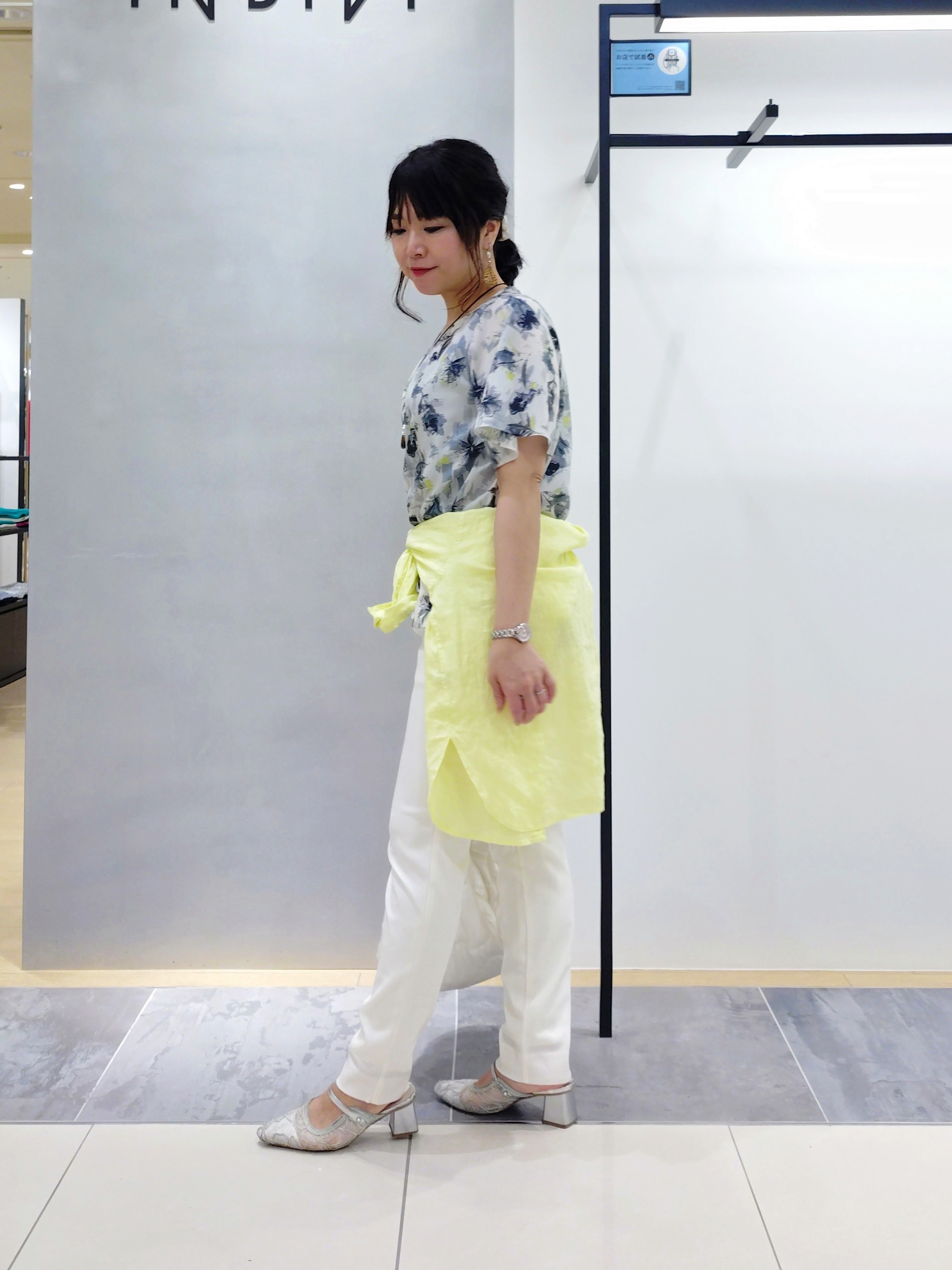 TOMOMIさんの「INDIVI｜【新色登場！超軽量】2WAYドロストショルダーバッグ」を使ったコーディネート