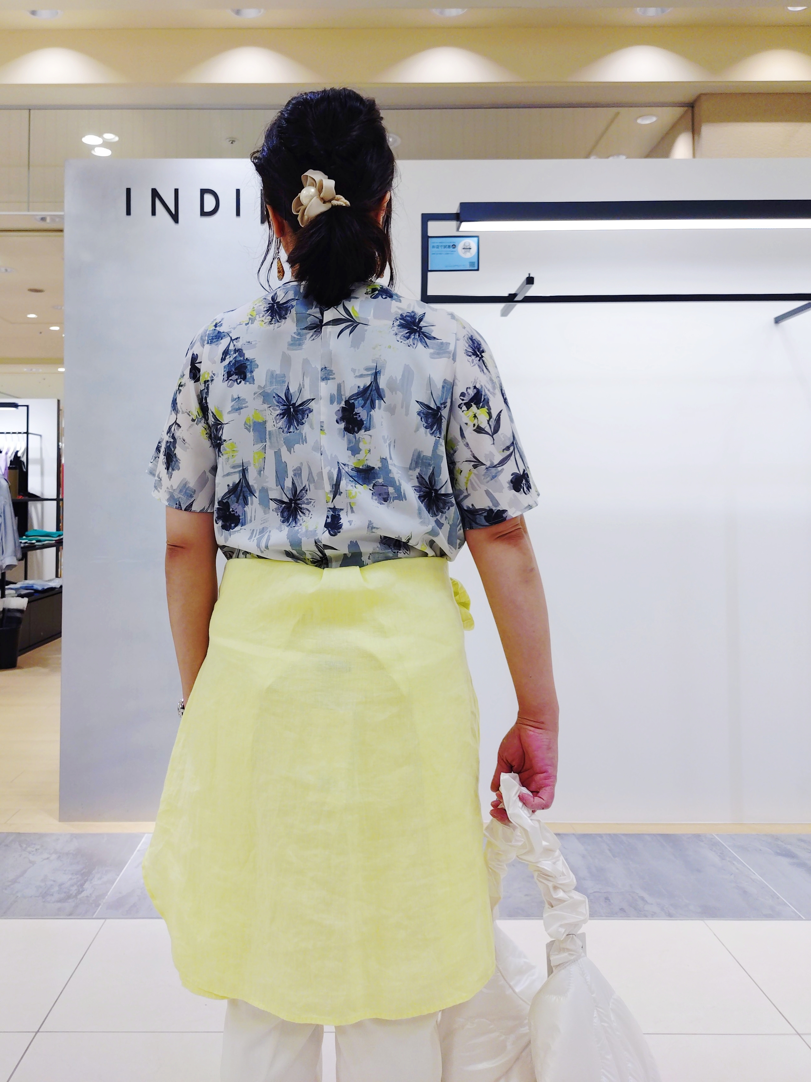 TOMOMIさんの「INDIVI｜【新色登場！超軽量】2WAYドロストショルダーバッグ」を使ったコーディネート