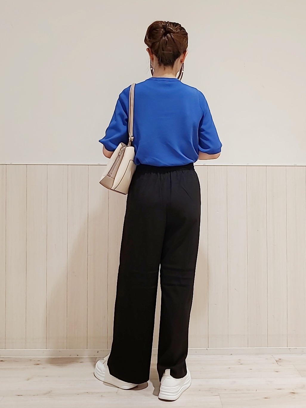 Riさんの「SHOO･LA･RUE｜【毎日洗える/S-LL/UV】上半身すっきり 二の腕見せない5分袖ニット」を使ったコーディネート