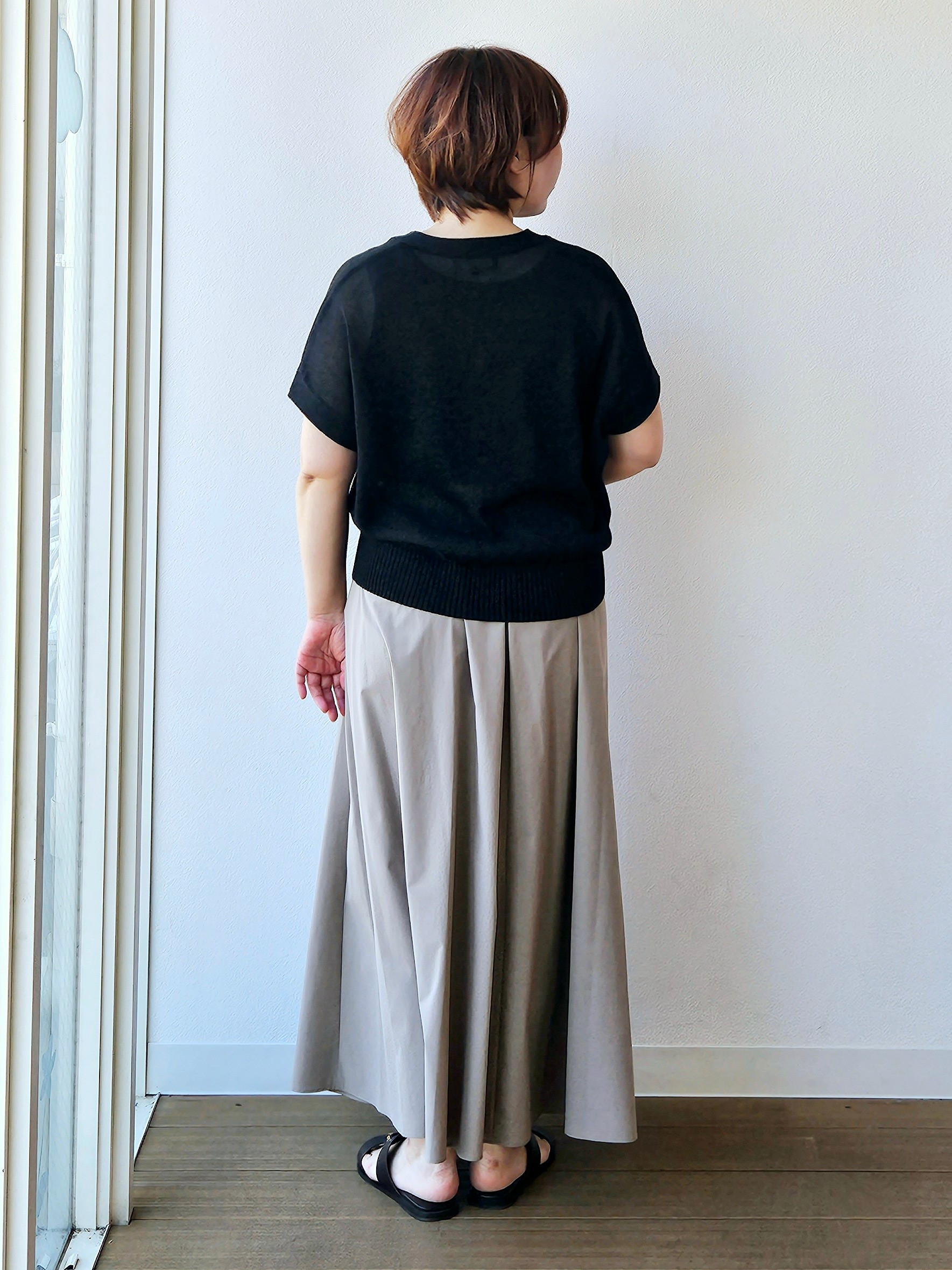 やじまさんの「UNTITLED｜【洗える/清涼感】ドライタッチスリーブレスカーディガン」を使ったコーディネート
