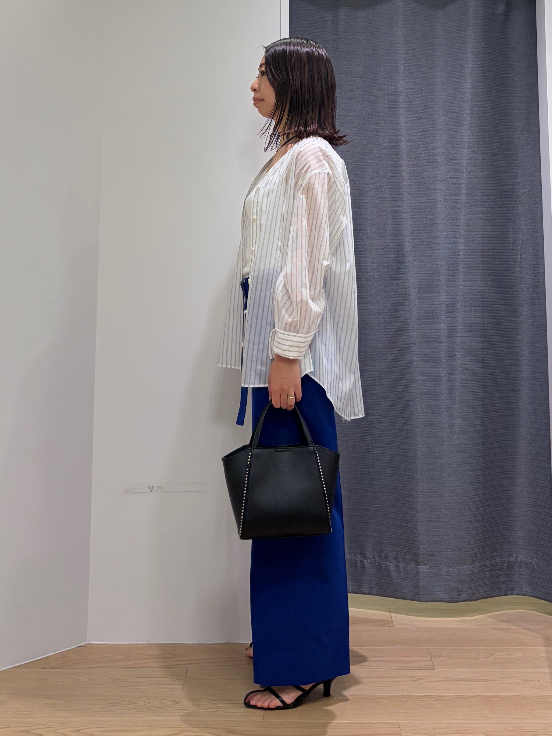 Mikoさんの「INDIVI｜【洗える／軽やか】無地＆ストライプ柄 切替タックブラウス」を使ったコーディネート