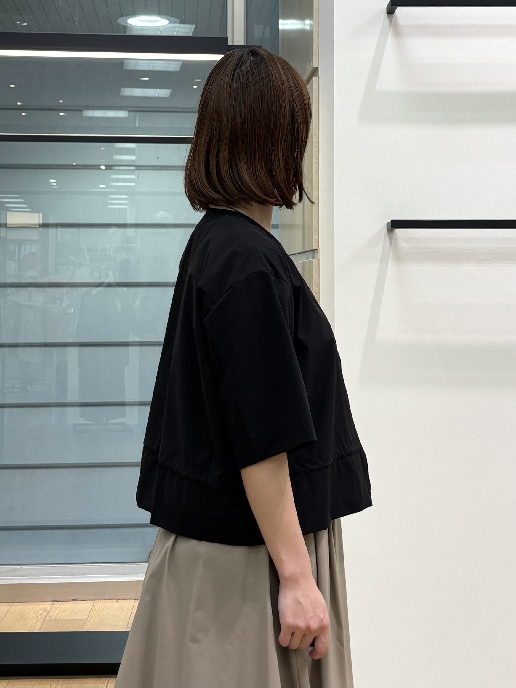 asamiさんの「INDIVI｜【洗える／シアーチェック柄】異素材コンビスリーブトップス」を使ったコーディネート