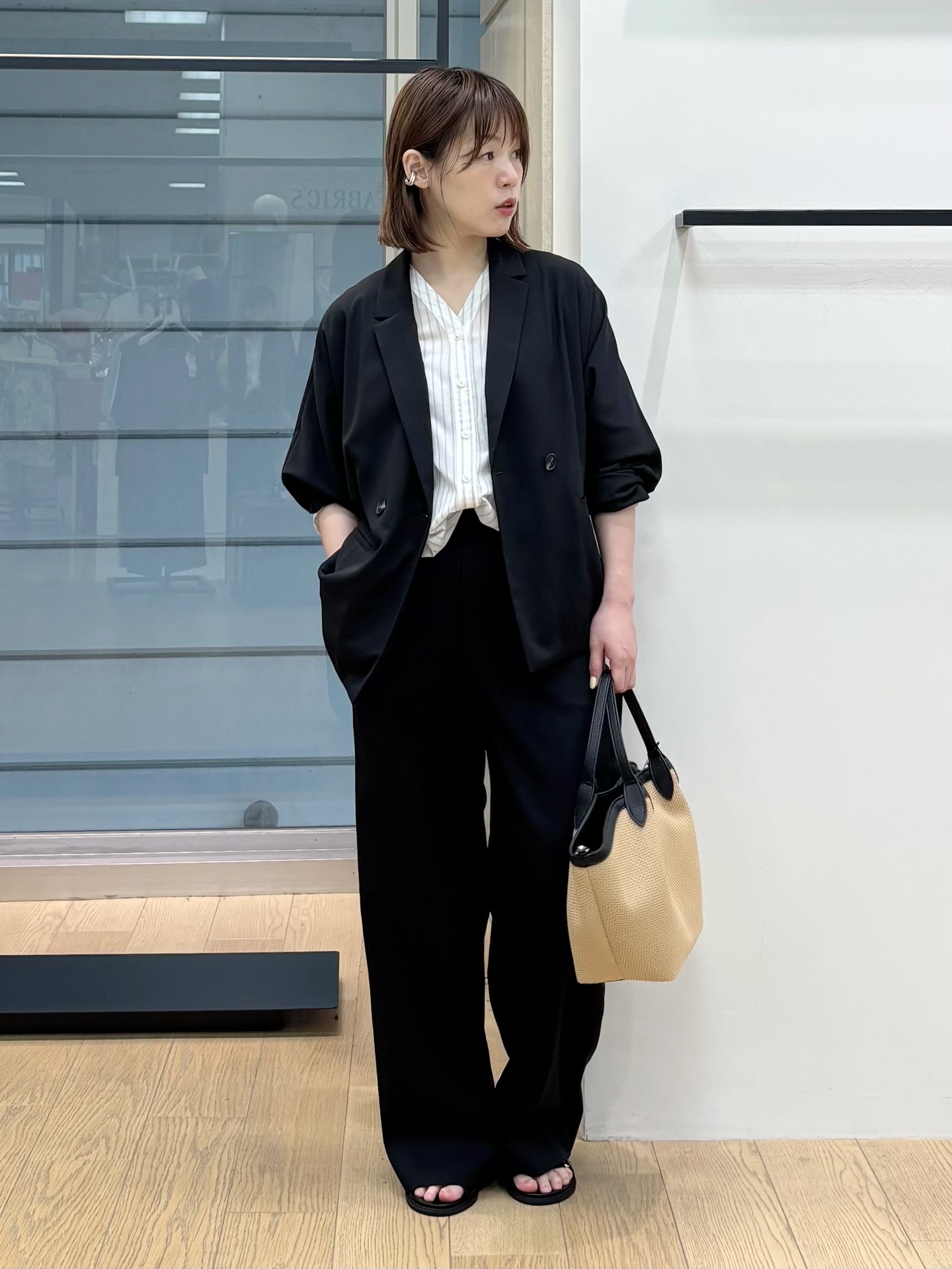 asamiさんの「INDIVI｜【洗える／軽やか】無地＆ストライプ柄 切替タックブラウス」を使ったコーディネート