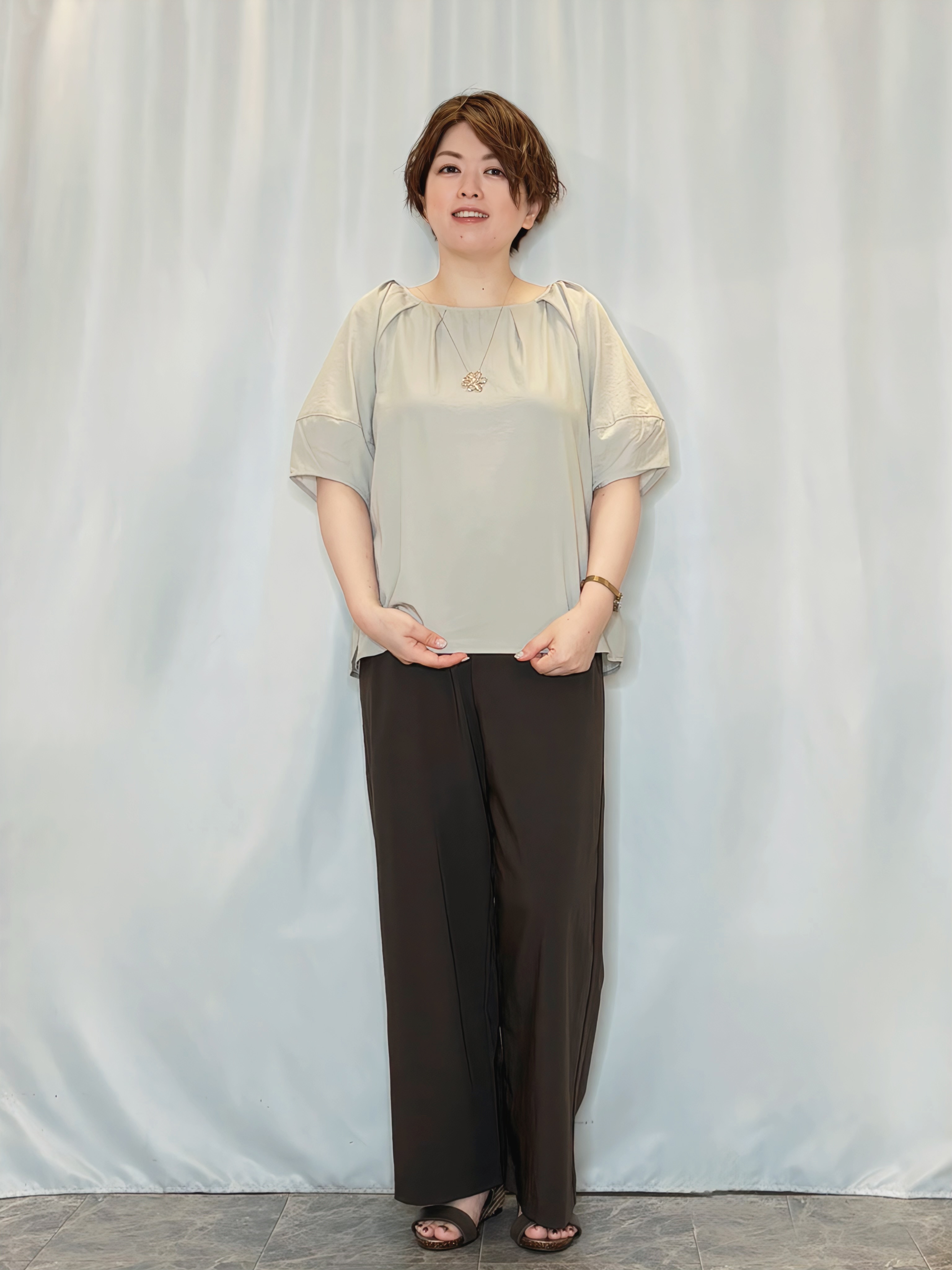 たみさんの「SHOO･LA･RUE｜【S-LL/洗濯機可/セットアップ可】軽凛(かろりん) タックブラウス」を使ったコーディネート