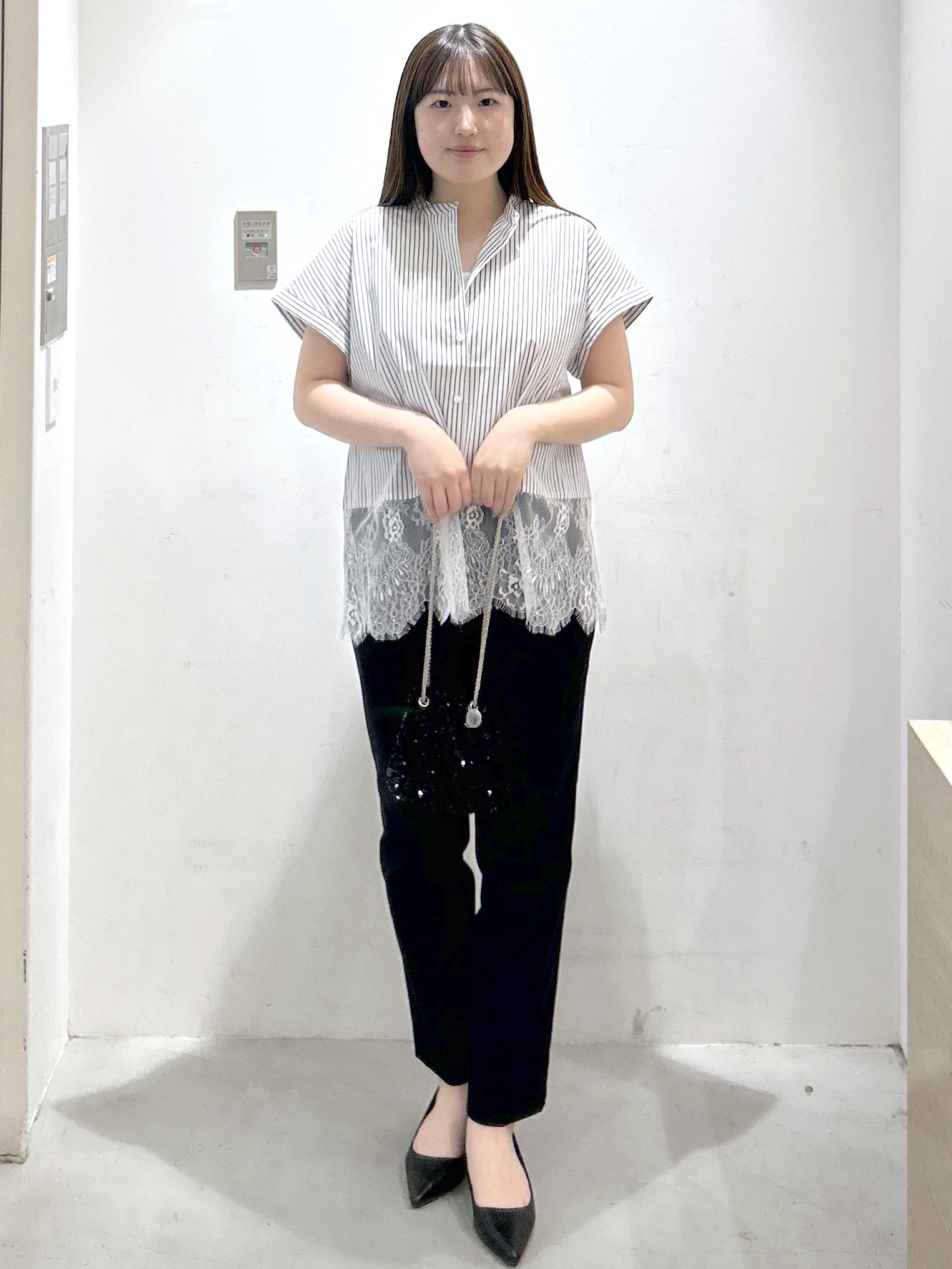 sayaさんの「OPAQUE.CLIP｜裾レースフレンチスリーブブラウス【洗濯機OK】」を使ったコーディネート