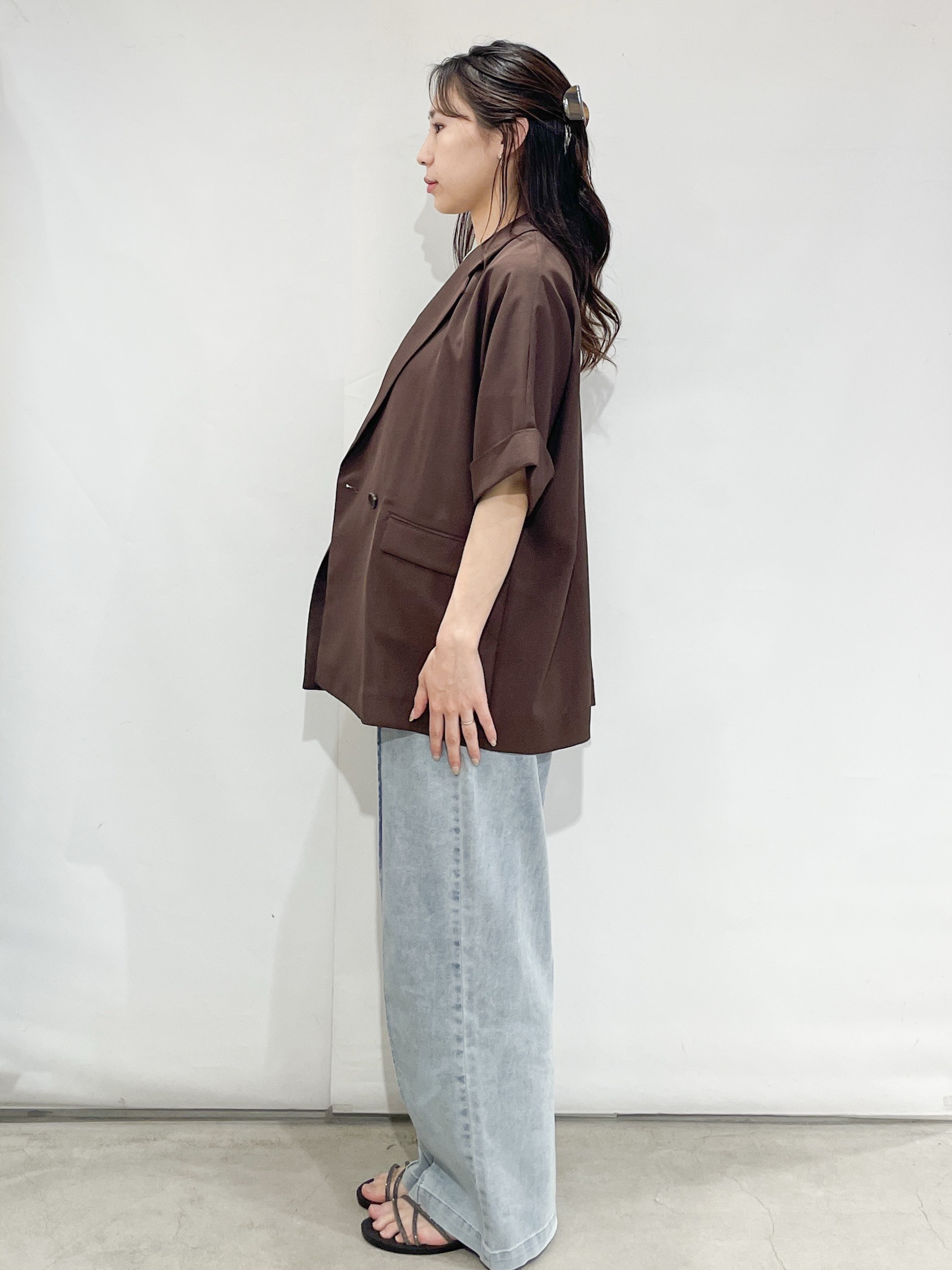 sayaさんの「OPAQUE.CLIP｜ロゴプリント刺繍アソートTシャツ【洗濯機OK】」を使ったコーディネート
