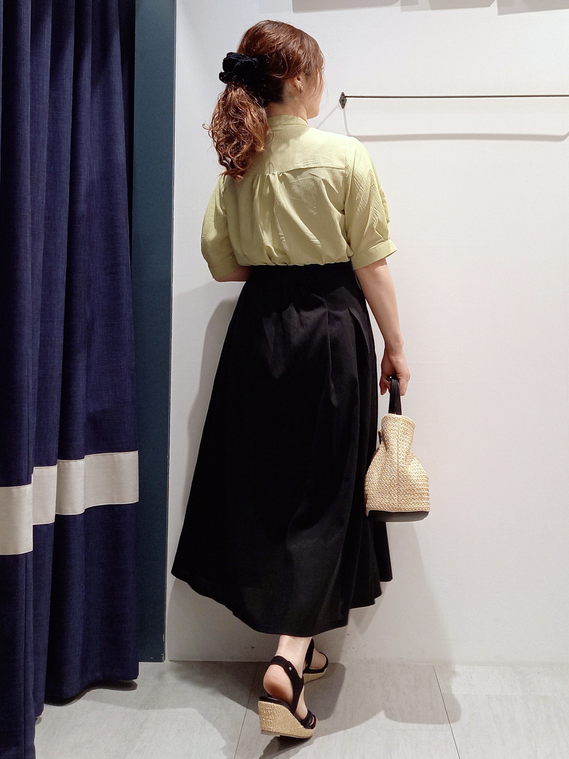 miiさんの「grove｜【貴島明日香さん着用/体型カバー】ON・OFF使えるスモッキングタックブラウス」を使ったコーディネート