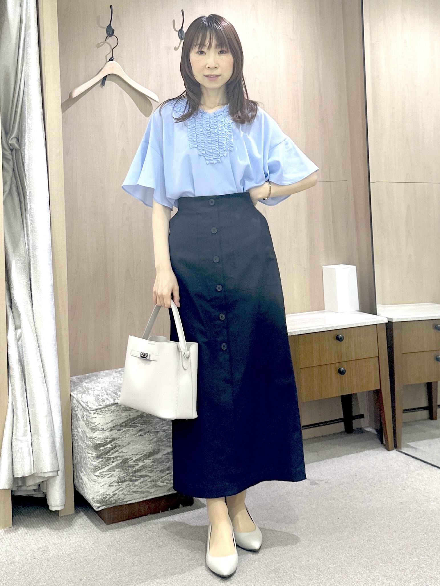 Miwaさんの「UNTITLED｜【接触冷感/通気性/洗える】Vネックフリルブラウス」を使ったコーディネート