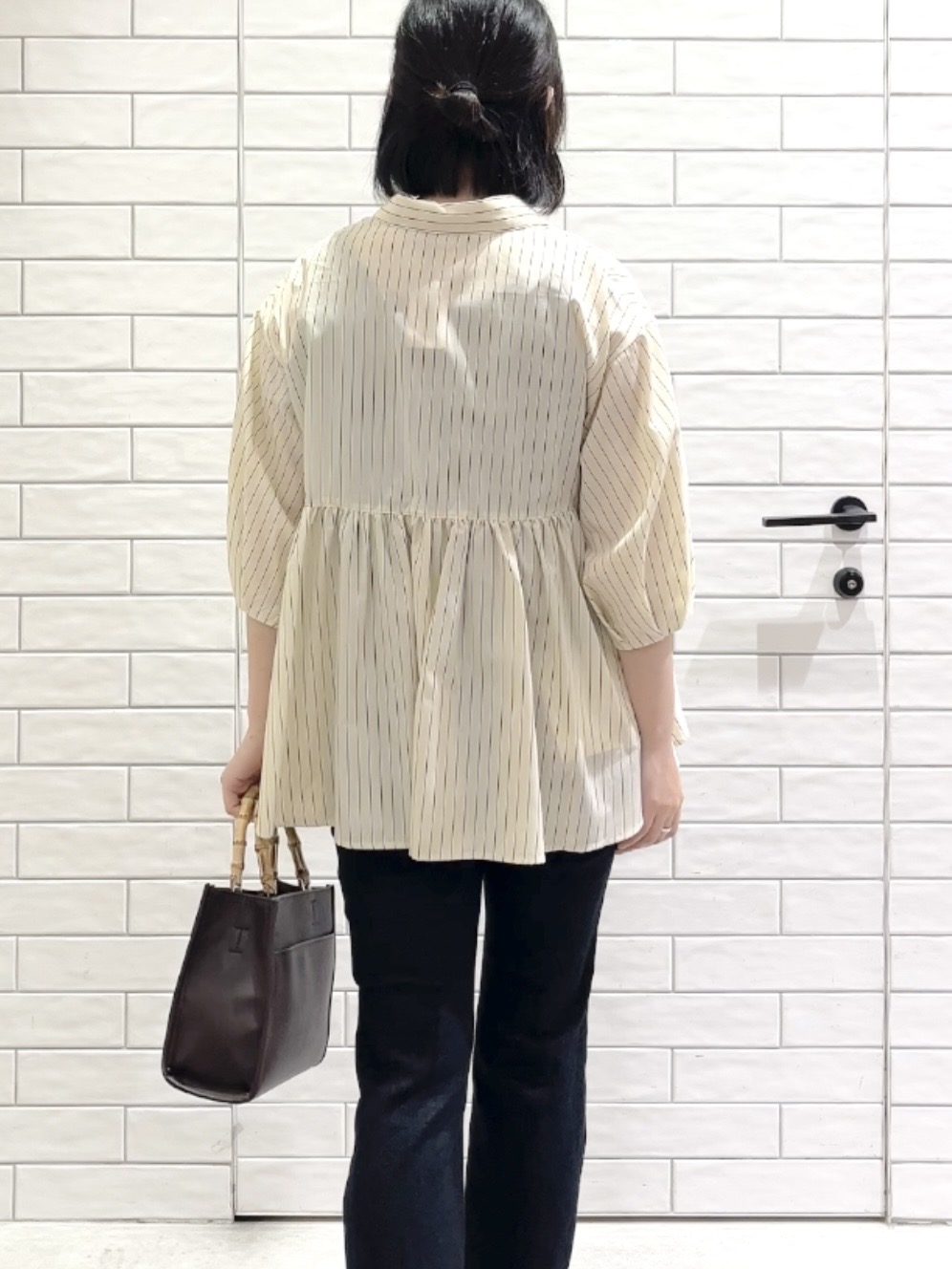 しおりさんの「OPAQUE.CLIP｜スキッパーペプラムブラウス【洗濯機OK】」を使ったコーディネート