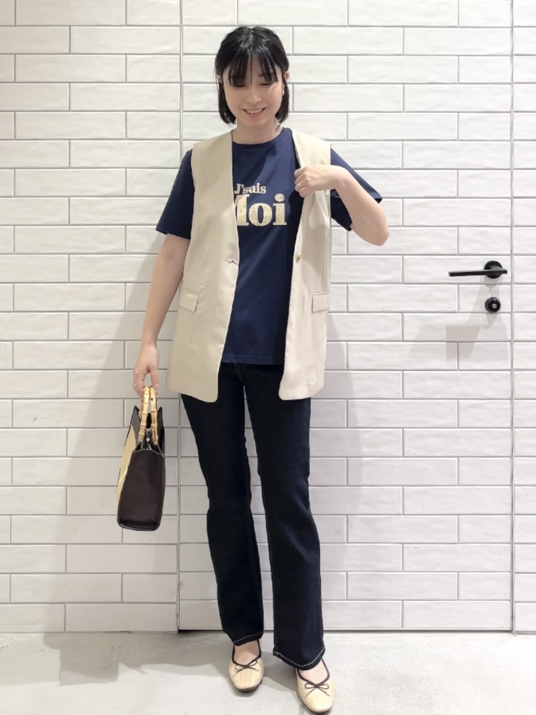 しおりさんの「OPAQUE.CLIP｜リネンライク Vネックジレ【洗濯機OK】」を使ったコーディネート