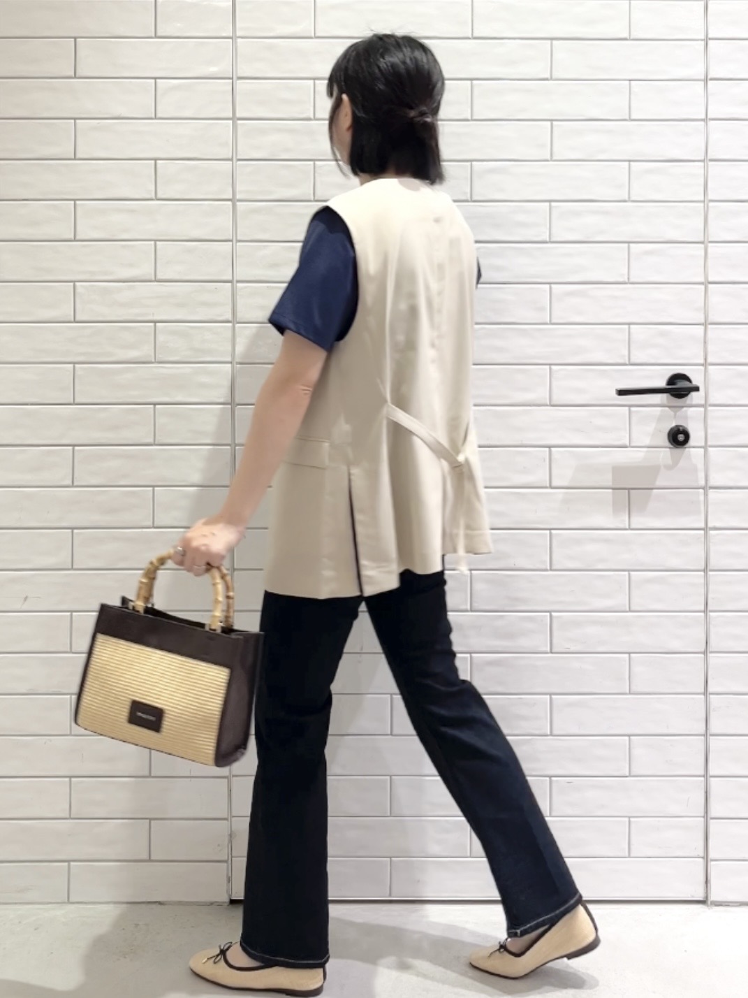 しおりさんの「OPAQUE.CLIP｜リネンライク Vネックジレ【洗濯機OK】」を使ったコーディネート