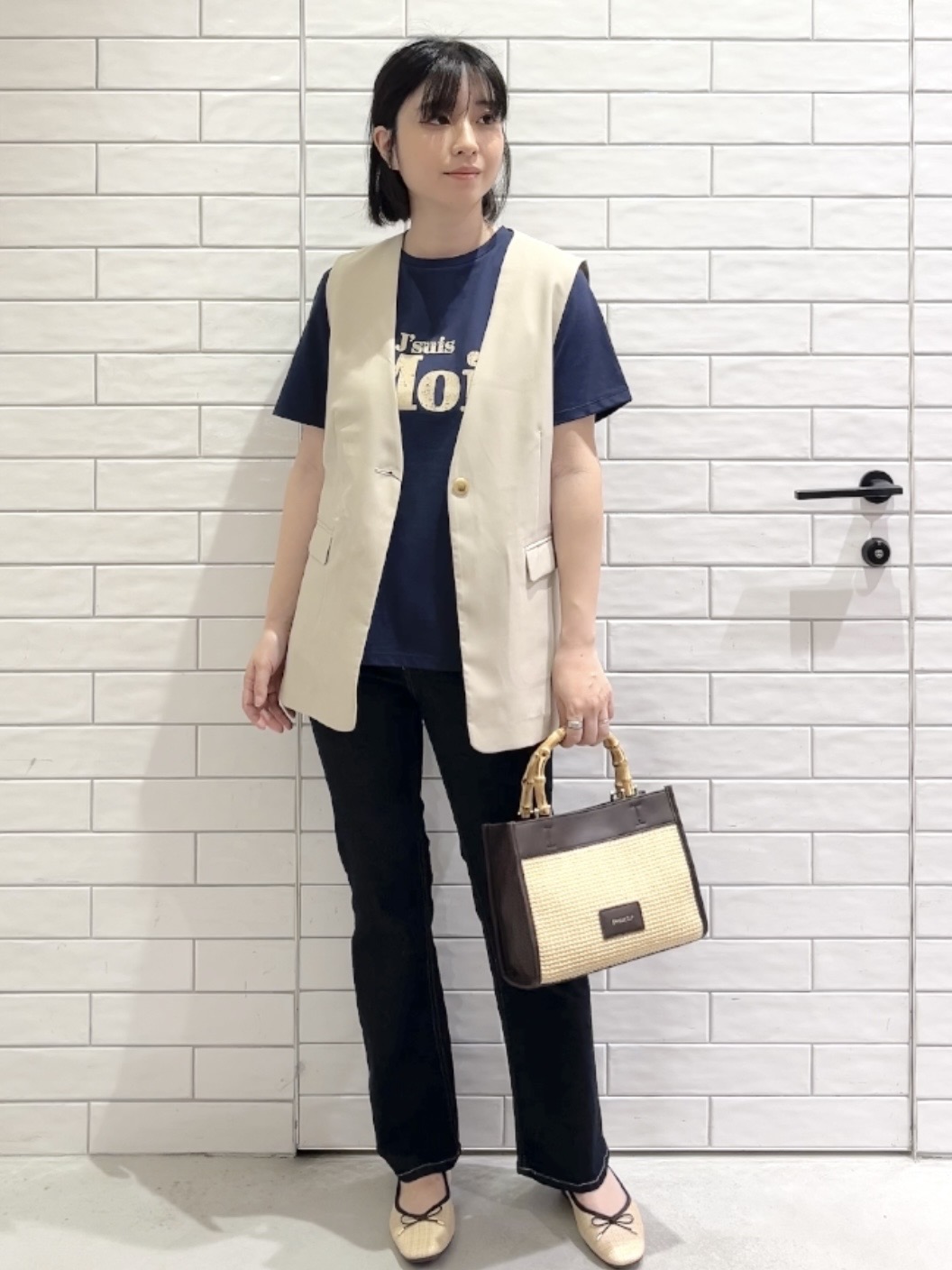 しおりさんの「OPAQUE.CLIP｜リネンライク Vネックジレ【洗濯機OK】」を使ったコーディネート