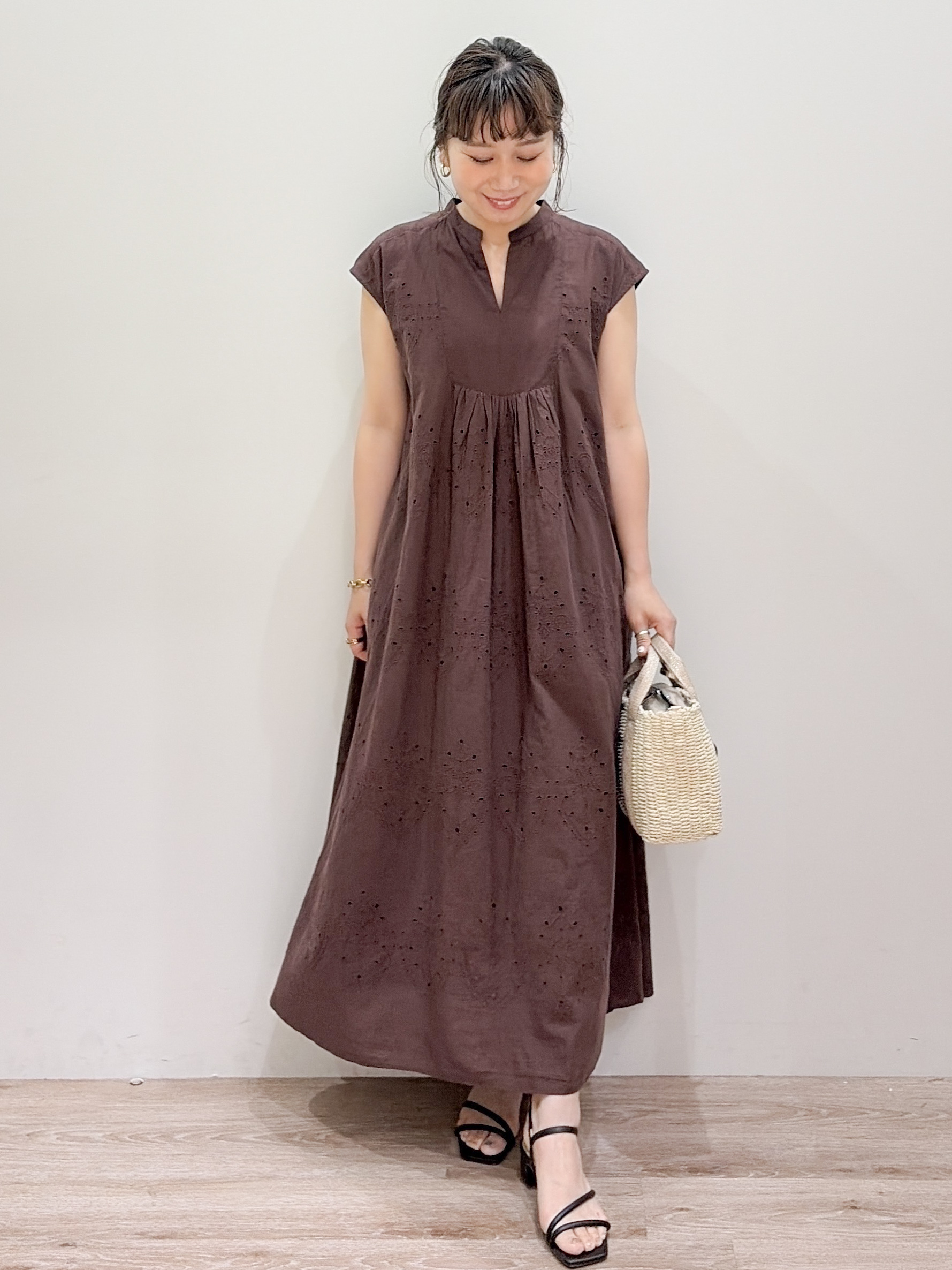 risayanさんの「OPAQUE.CLIP｜アイレットレース刺繍ワンピース【洗える】」を使ったコーディネート