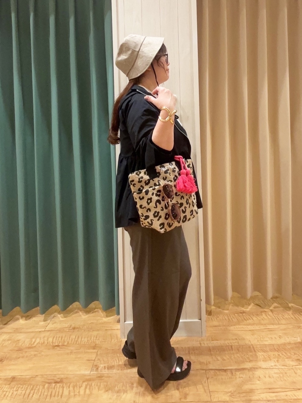タガさんの「SHOO･LA･RUE｜【S-LL/体型カバー】日焼け対策にも女性らしさを UVカットペプラムパーカ」を使ったコーディネート