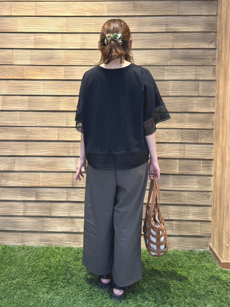 ジュンさんの「SHOO･LA･RUE｜【洗濯機可/体型カバー/S-LL】レース使いがポイント デザインTシャツ」を使ったコーディネート