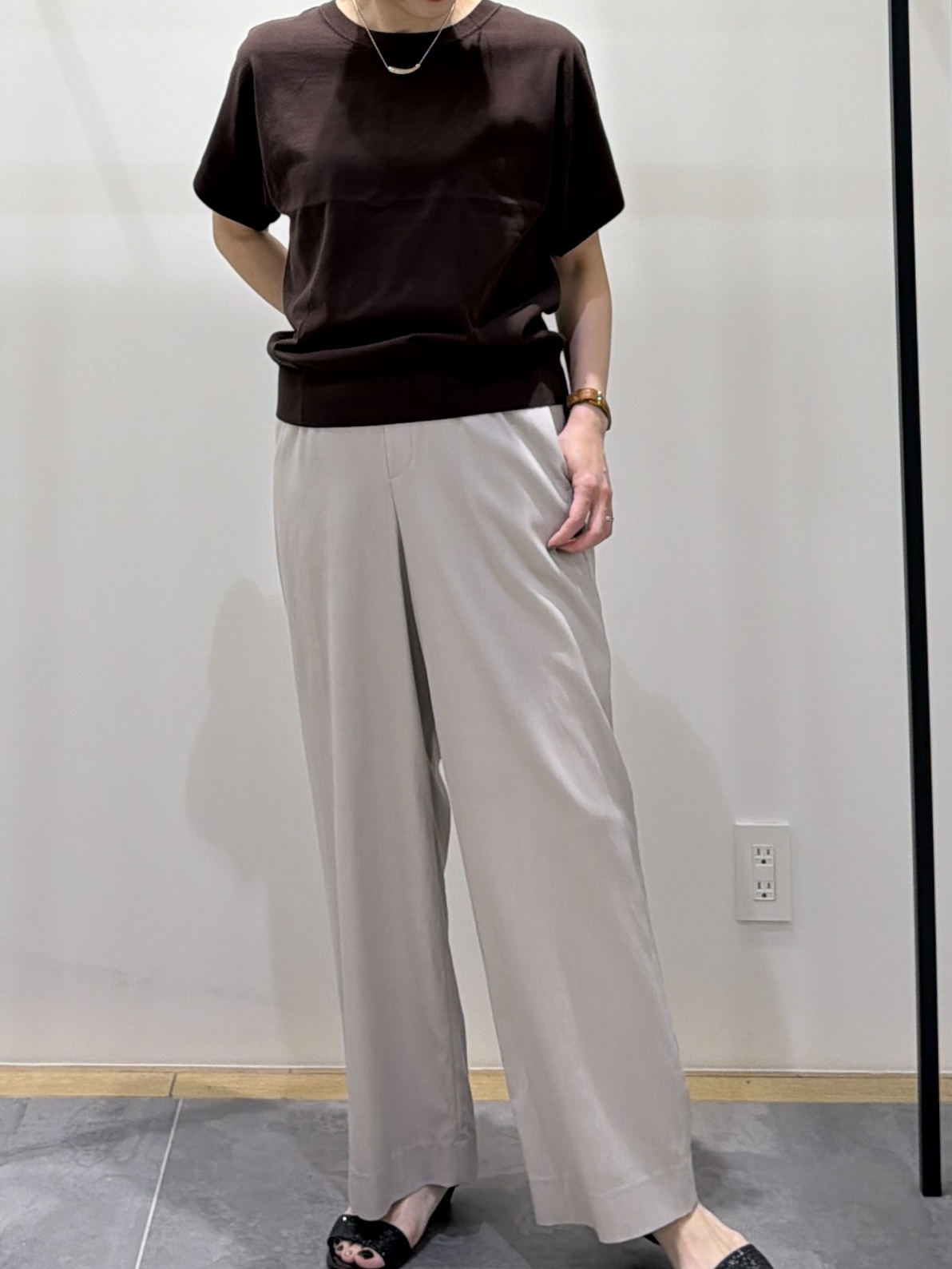 shihoさんの「INDIVI｜【洗える／コットン】ドライタッチさらりニットT」を使ったコーディネート