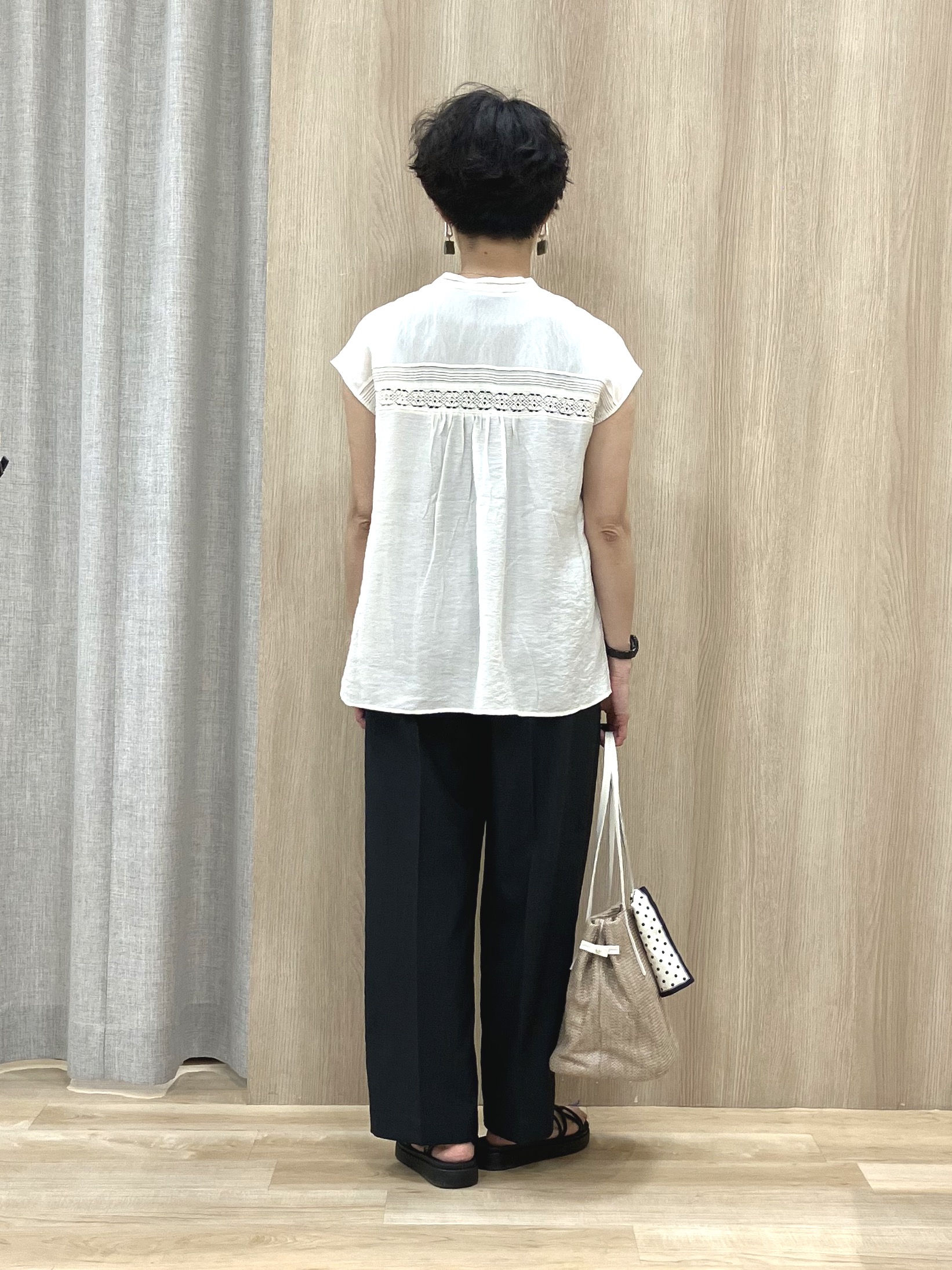 Keiさんの「grove｜【洗える・ON/OFF使える】繊細レースが引き立つ、フレンチ袖ブラウス」を使ったコーディネート