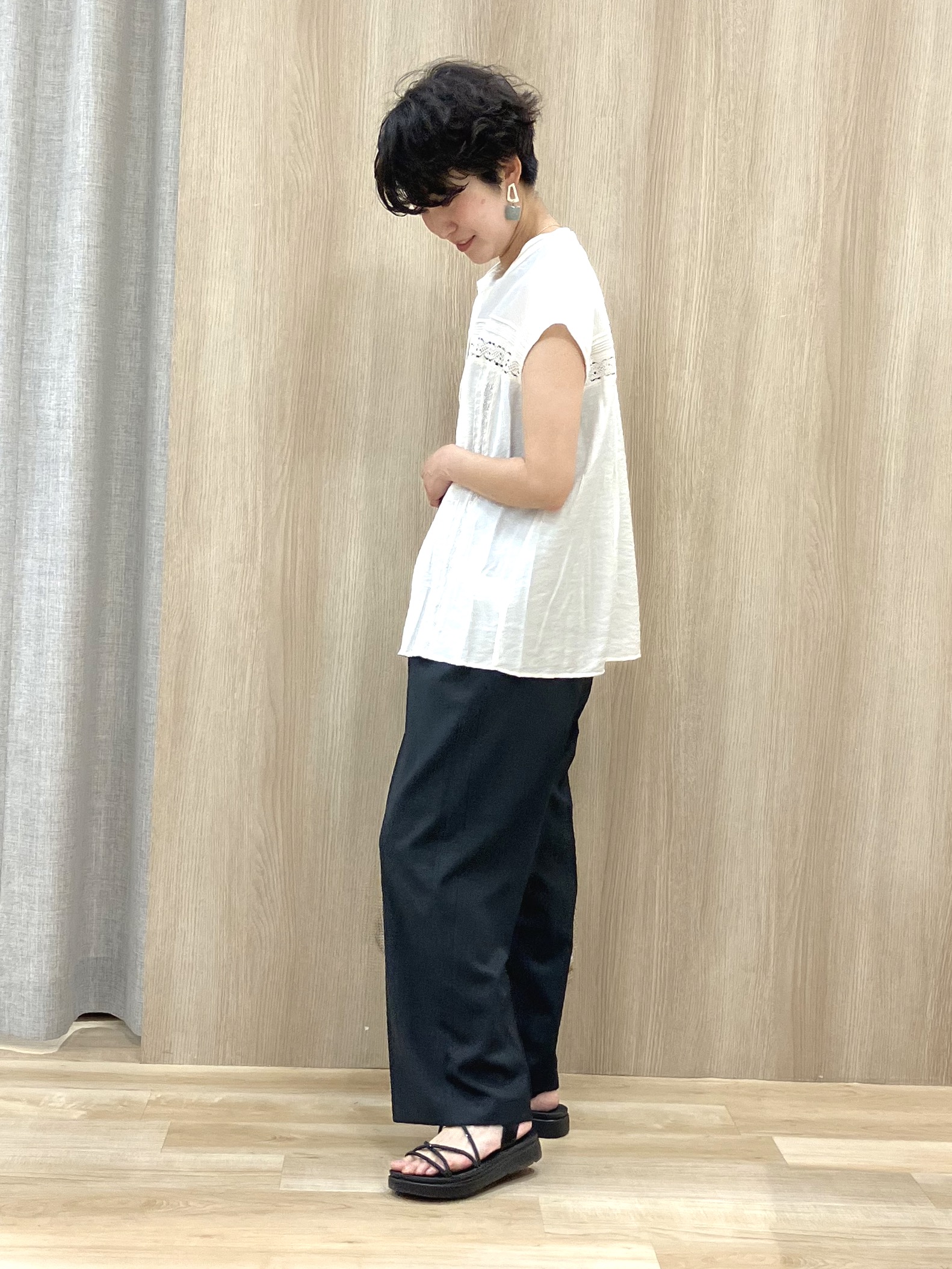 Keiさんの「grove｜【洗える・ON/OFF使える】繊細レースが引き立つ、フレンチ袖ブラウス」を使ったコーディネート