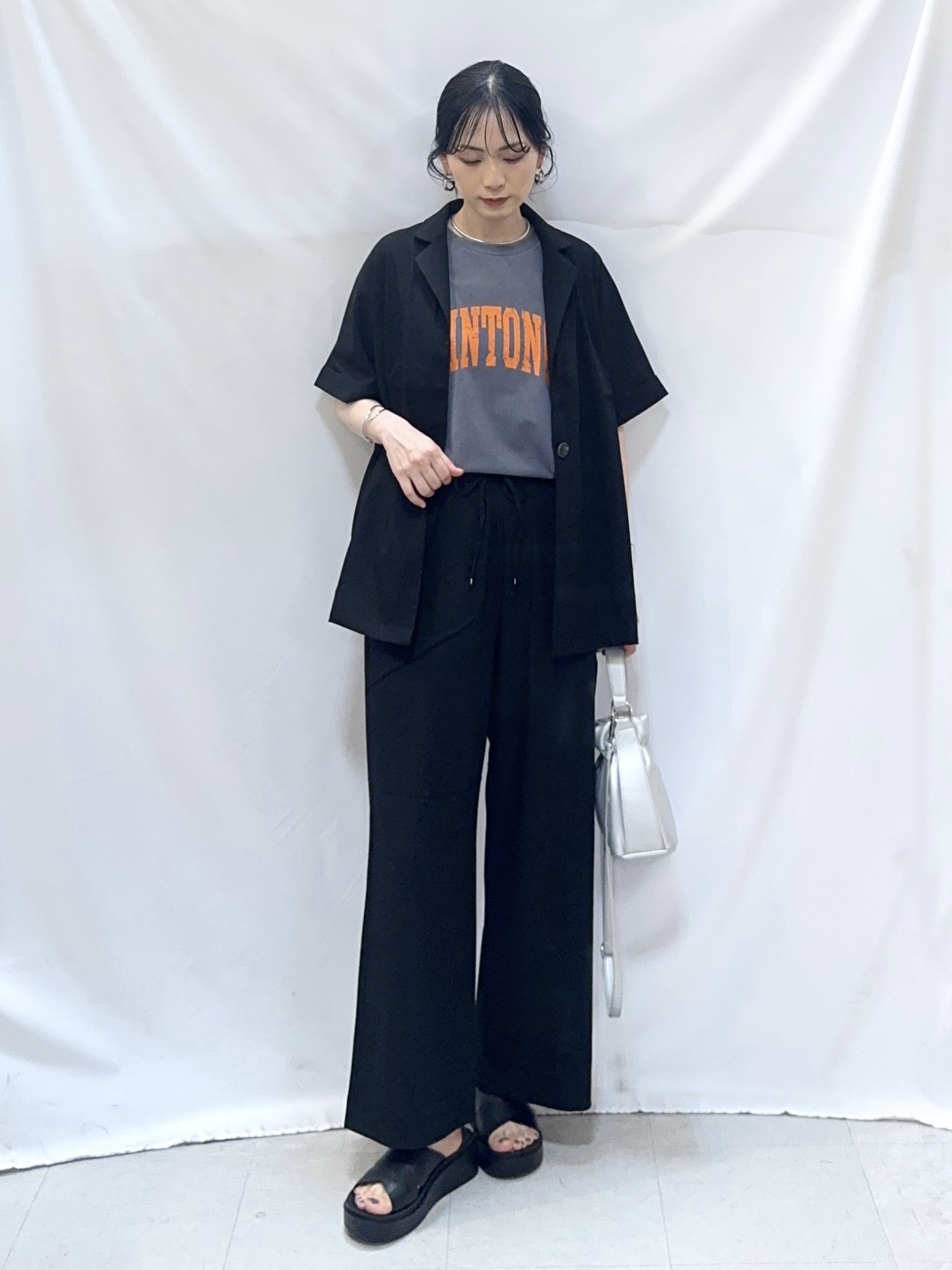 𝐇𝐢𝐫𝐨𝐦𝐢さんの「SHOO･LA･RUE｜【高レビュー/洗濯機可/セットアップ可】軽凛(かろりん) 半袖ジャケット」を使ったコーディネート