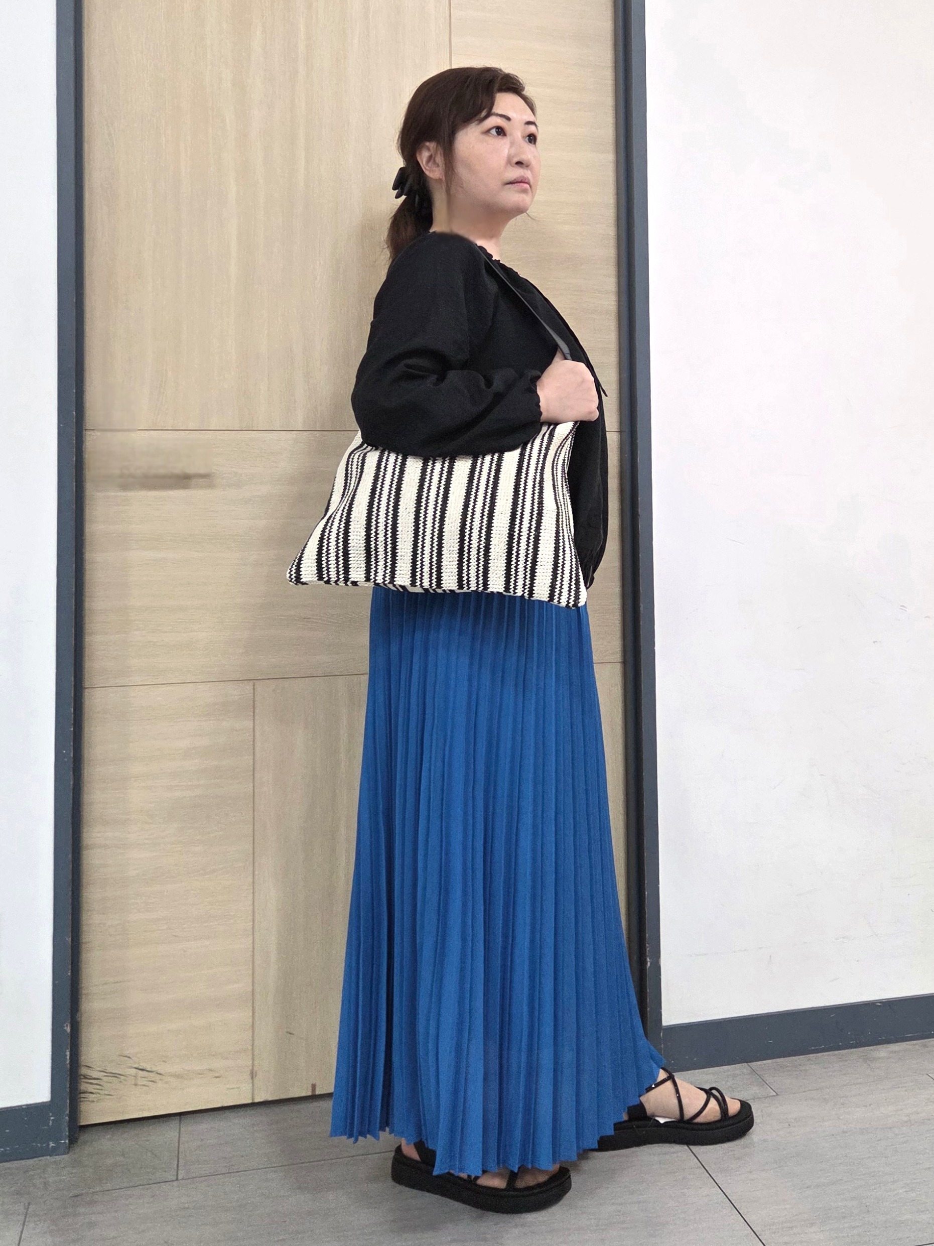 にゃみさんの「grove｜気温調整にも◎ブラウス感覚で羽織れるシアーブルゾン」を使ったコーディネート
