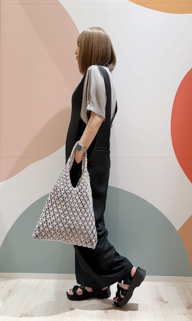 長男さんの「SHOO･LA･RUE｜【洗濯機可】スクエアネックが小顔効果に　きらきらラメタンクトップ」を使ったコーディネート