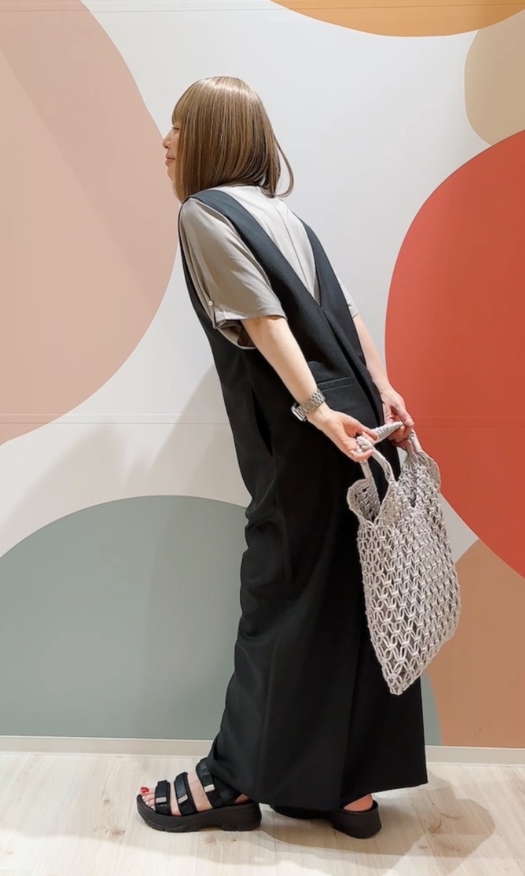 長男さんの「SHOO･LA･RUE｜【洗濯機可】スクエアネックが小顔効果に　きらきらラメタンクトップ」を使ったコーディネート