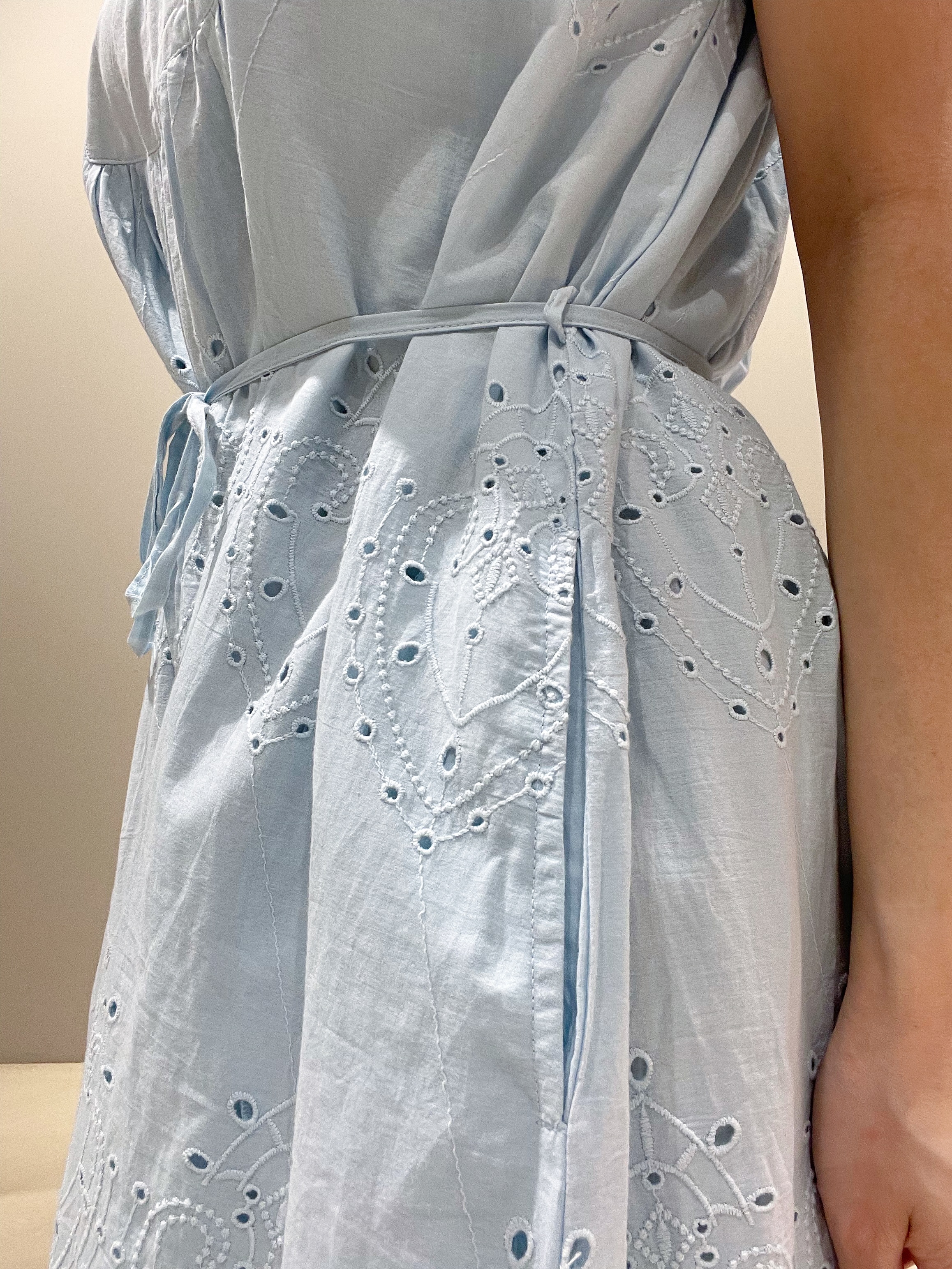 mikiさんの「OPAQUE.CLIP｜アイレットレース刺繍ワンピース【洗える】」を使ったコーディネート