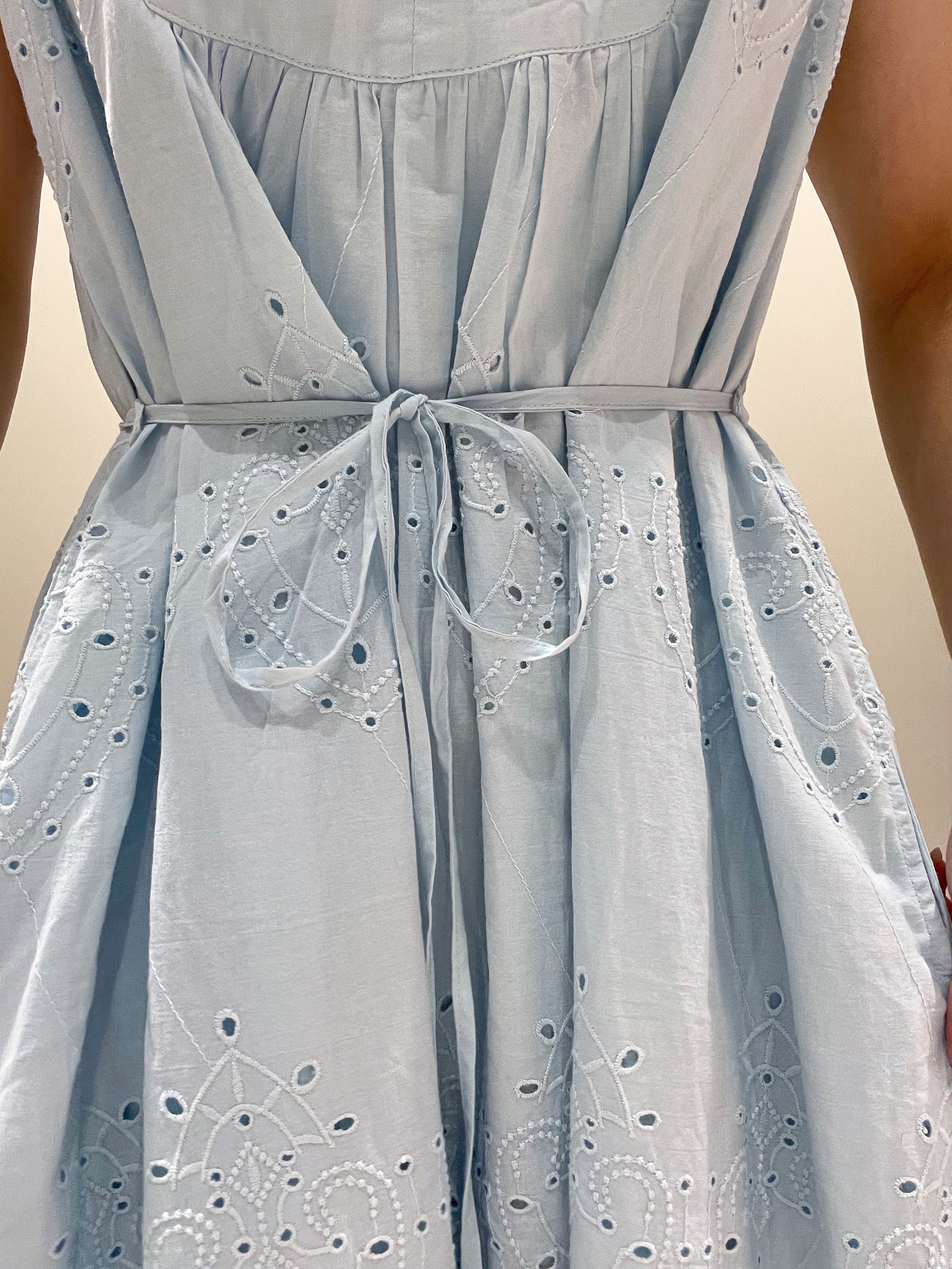 mikiさんの「OPAQUE.CLIP｜アイレットレース刺繍ワンピース【洗える】」を使ったコーディネート